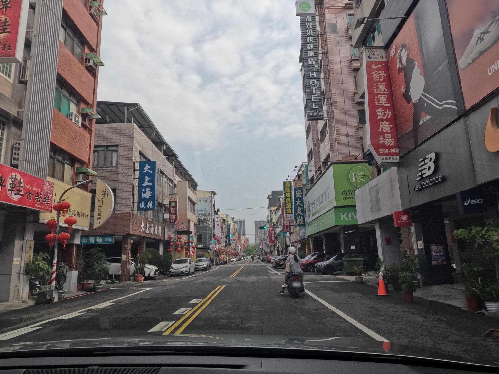 Street view near 奇異果快捷旅店 高雄車站店, Kaohsiung — © littlebtc (CC BY-SA · Mapillary)