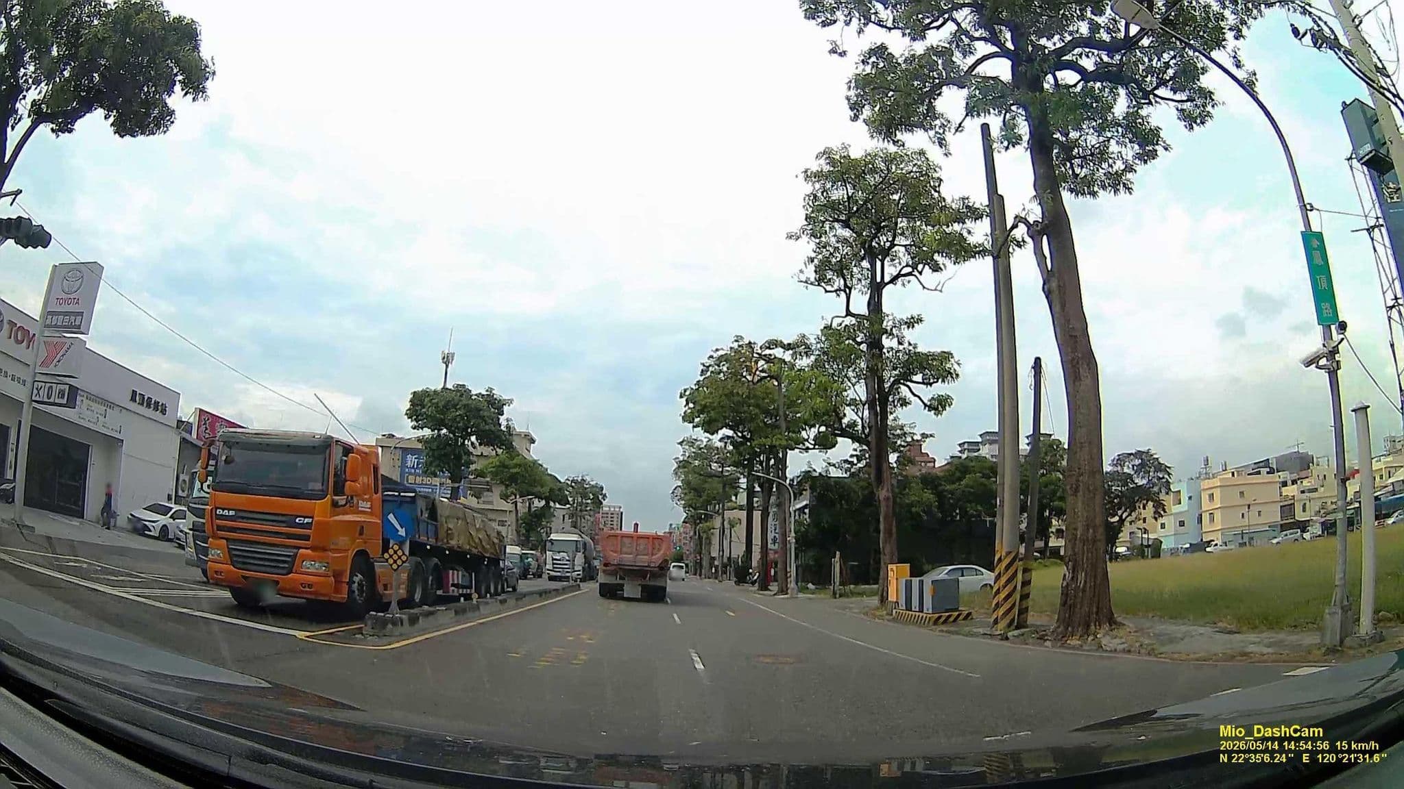 Street view near 桂林汽車旅館, Fengshan — © hcyen (CC BY-SA · Mapillary)