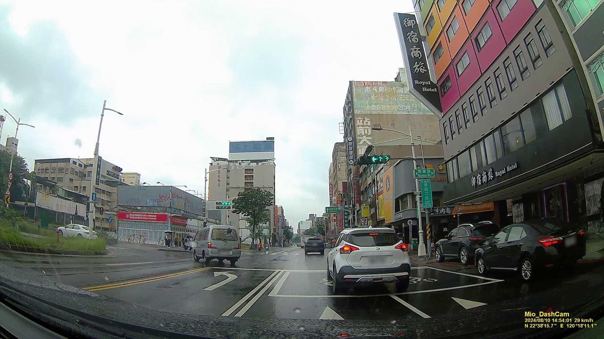 Street view near 建華大飯店, Kaohsiung — © hcyen (CC BY-SA · Mapillary)