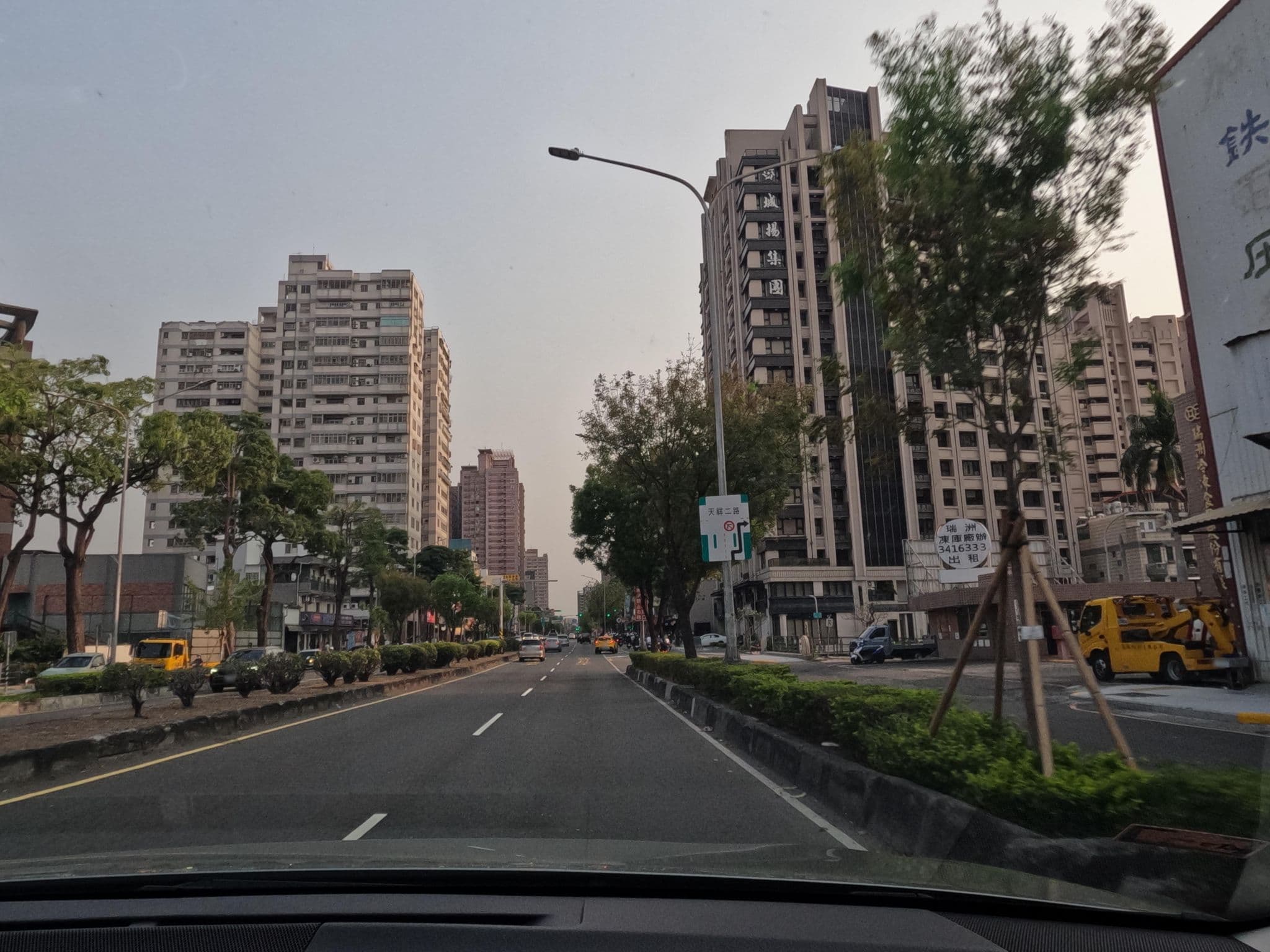 Street view near The Splendour, Kaohsiung — © littlebtc (CC BY-SA · Mapillary)