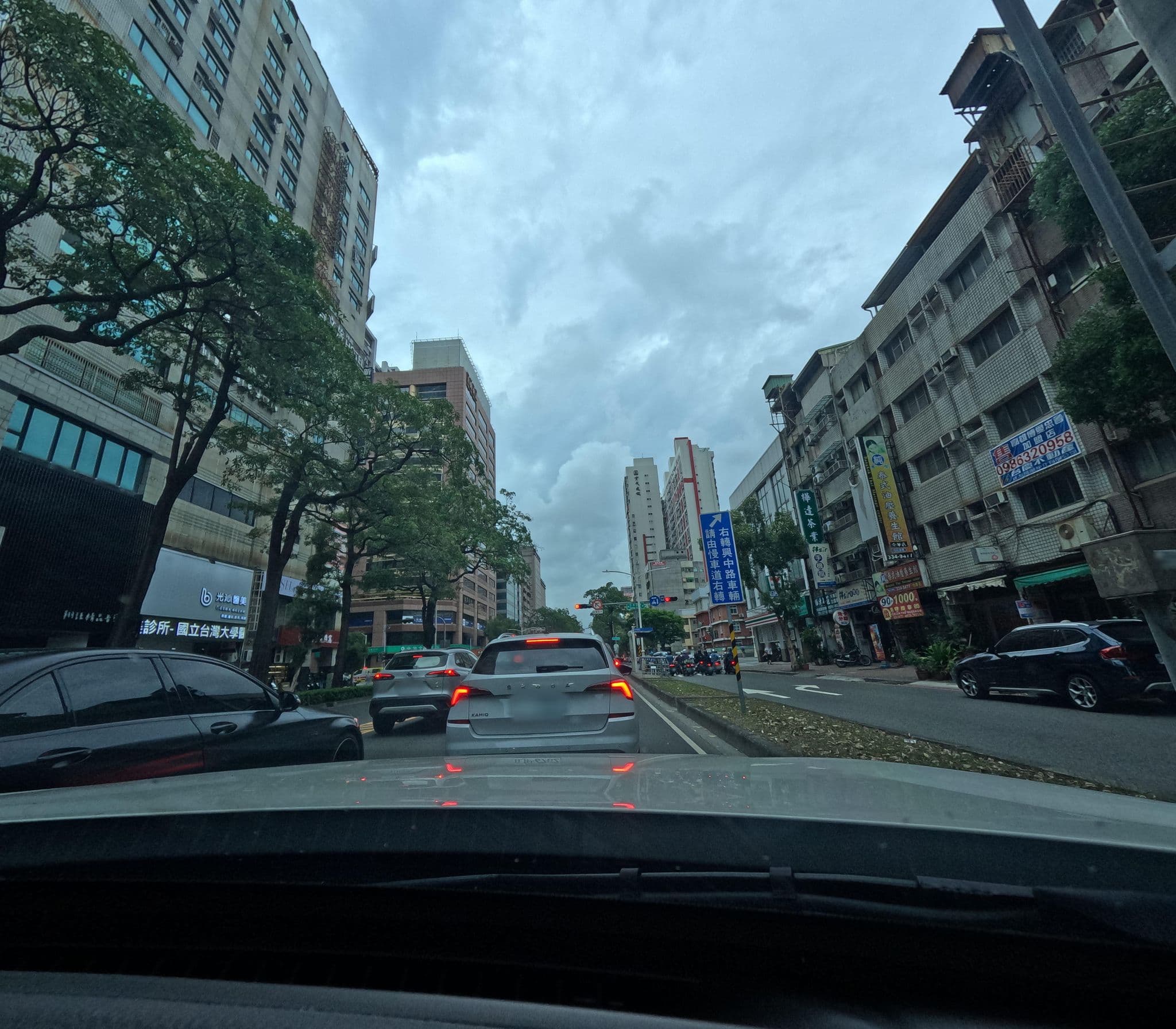Street view near 好地方大飯店, Kaohsiung — © alllenwang (CC BY-SA · Mapillary)