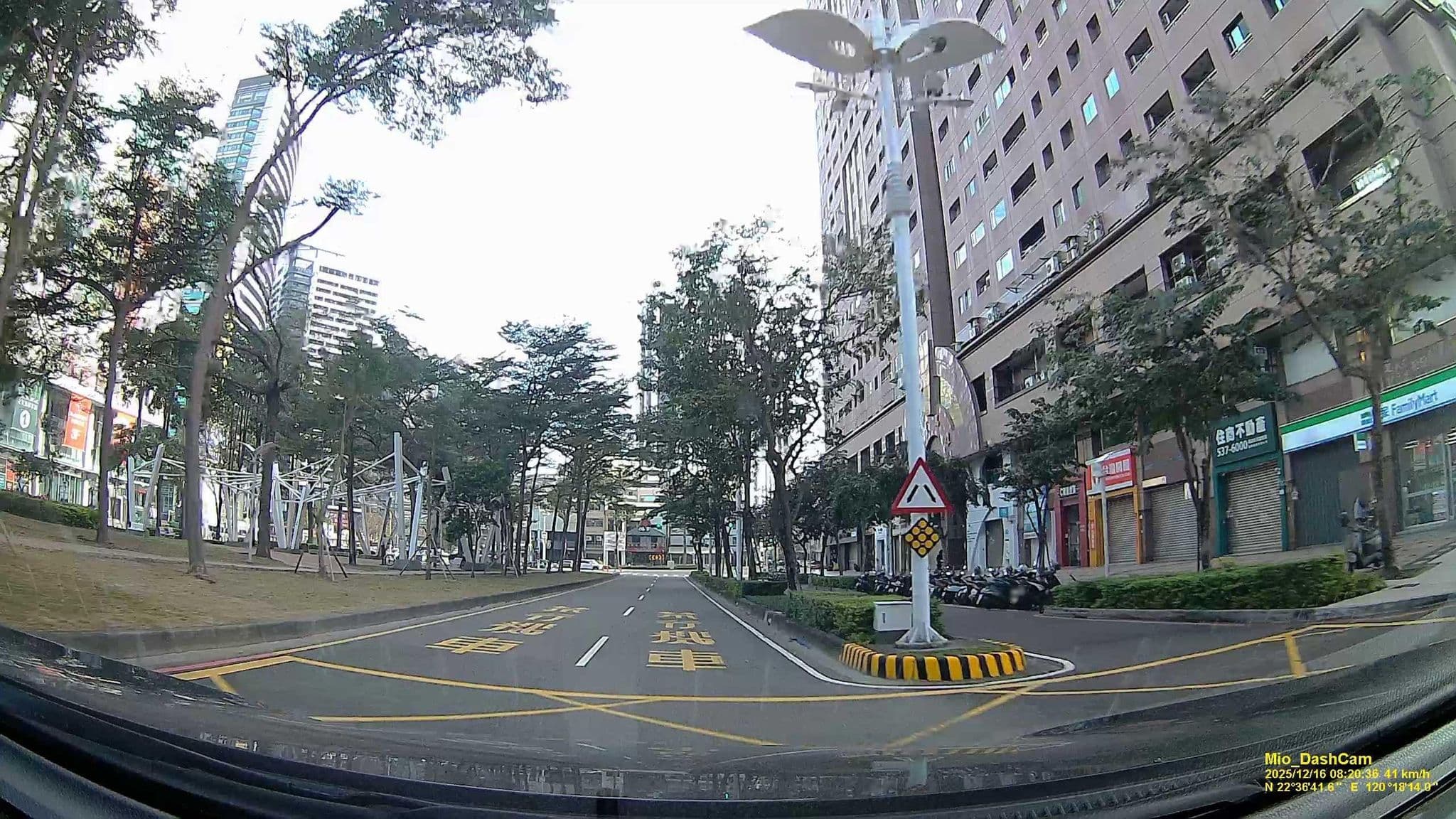 Street view near 意竟 Bnb, Kaohsiung — © hcyen (CC BY-SA · Mapillary)