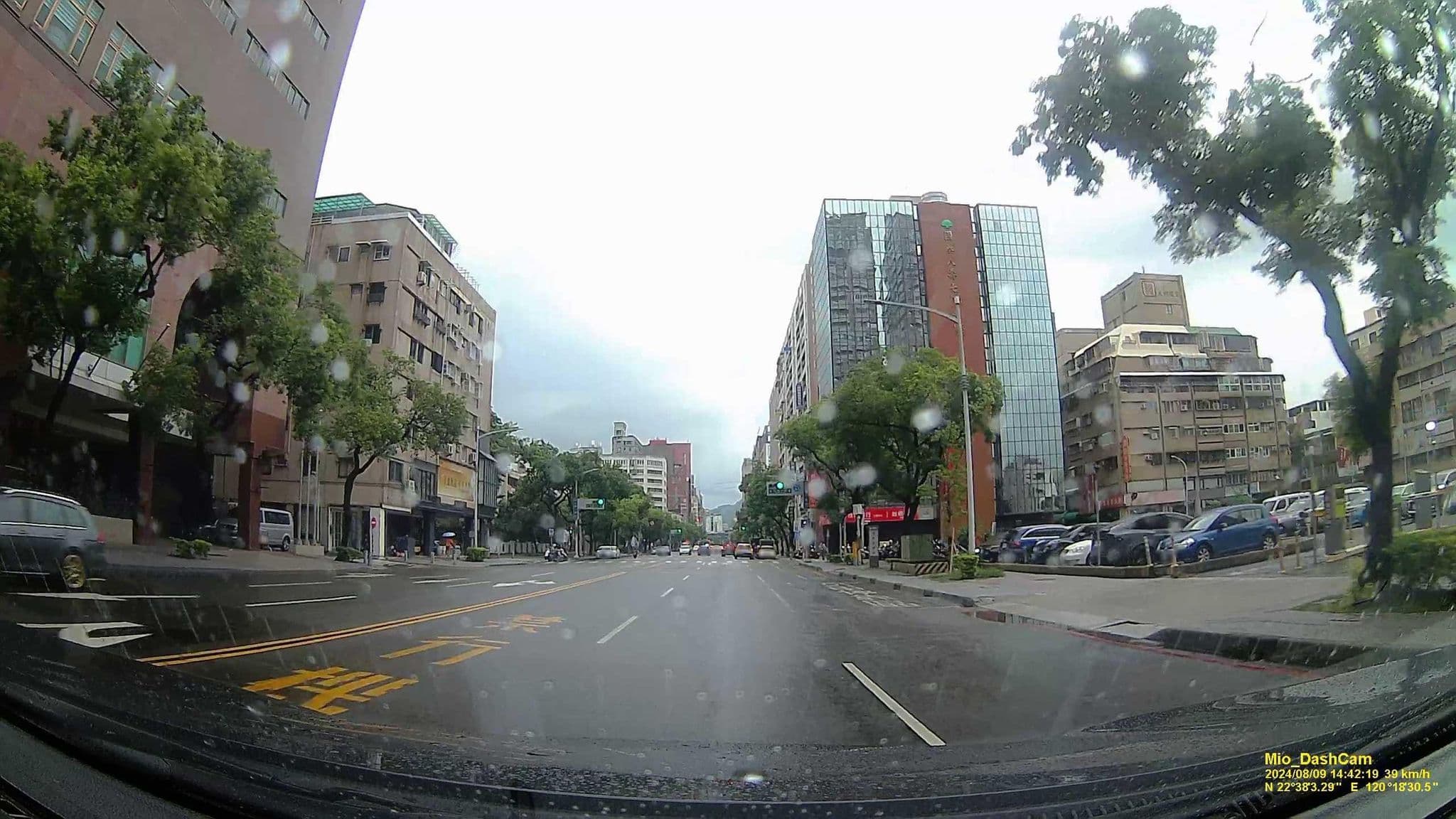 Street view near 福華大飯店, Kaohsiung — © hcyen (CC BY-SA · Mapillary)