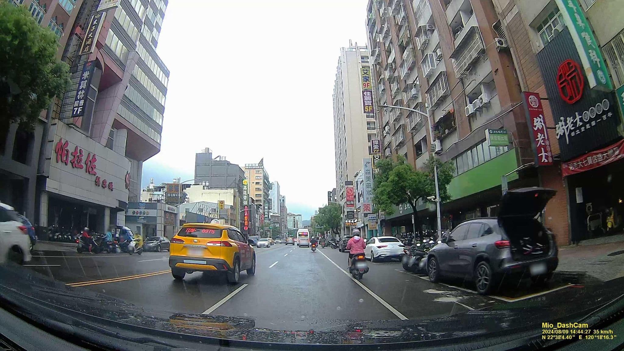 Street view near 七賢雅築, Kaohsiung — © hcyen (CC BY-SA · Mapillary)