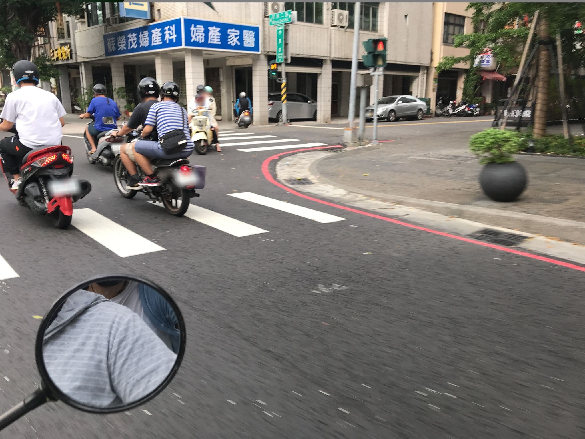 Street view near 春天商務汽車旅館, Kaohsiung — © lwquu (CC BY-SA · Mapillary)