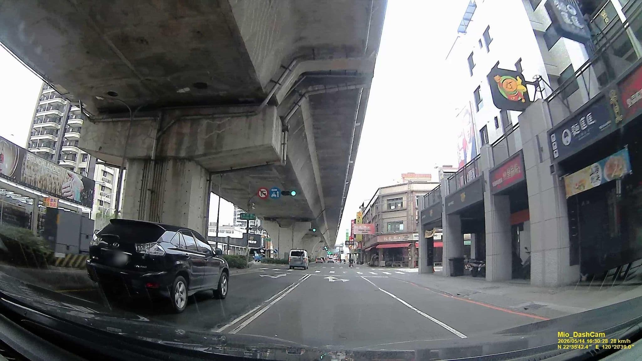 Street view near 鳳甲汽車旅館, Fengshan — © hcyen (CC BY-SA · Mapillary)