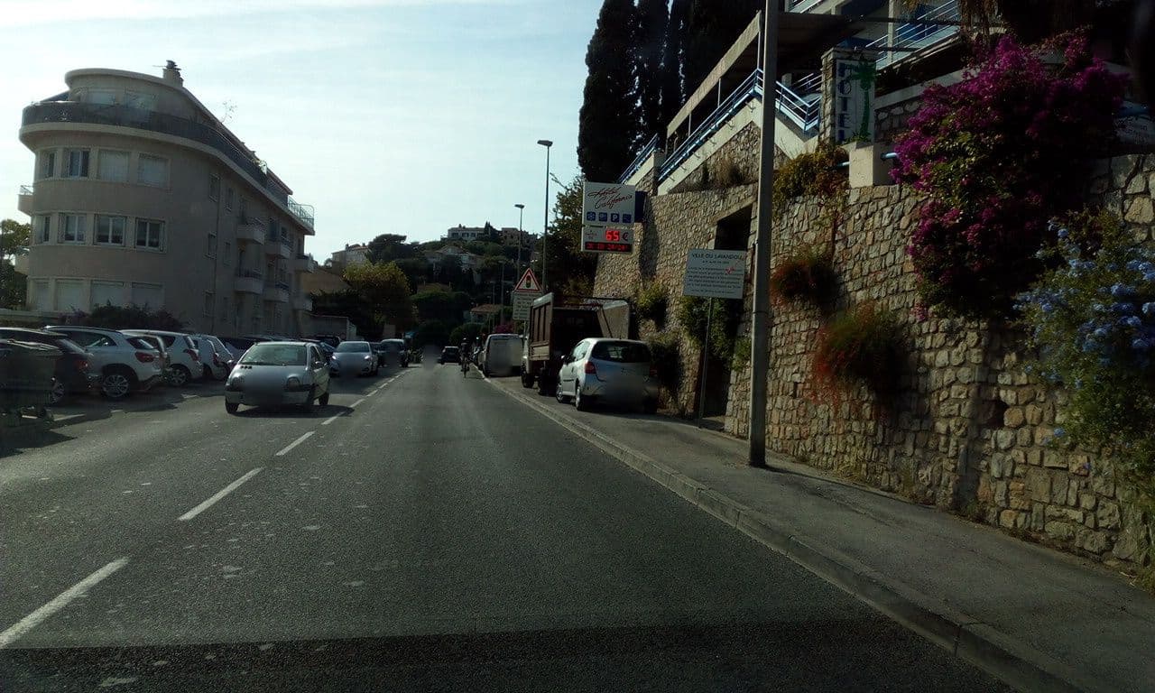 Street view near Hôtel California, Le Lavandou — © selfishseahorse (CC BY-SA · Mapillary)