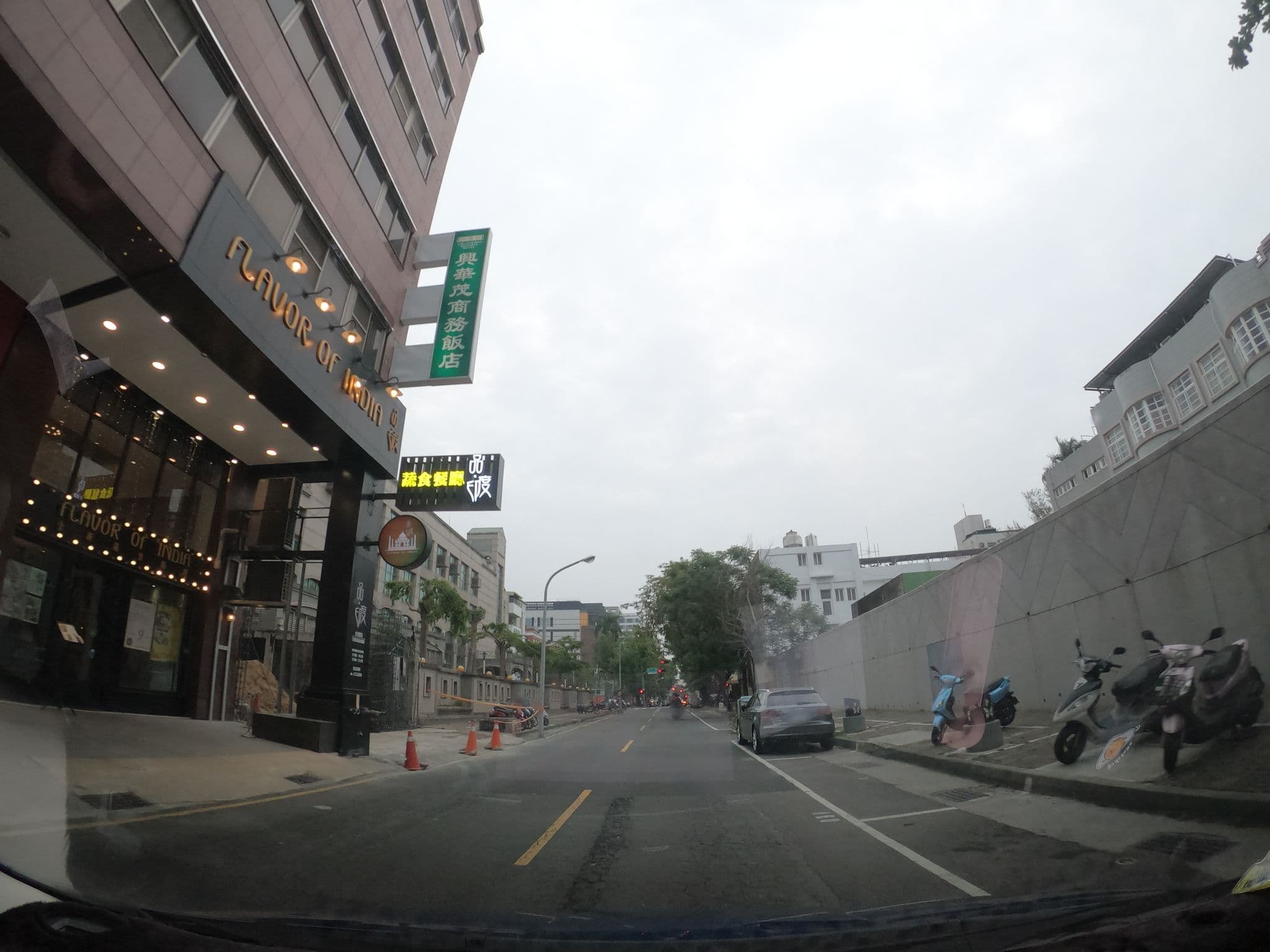 Street view near Xing Hwa Mao Hotel, Tainan — © heretpe2019 (CC BY-SA · Mapillary)