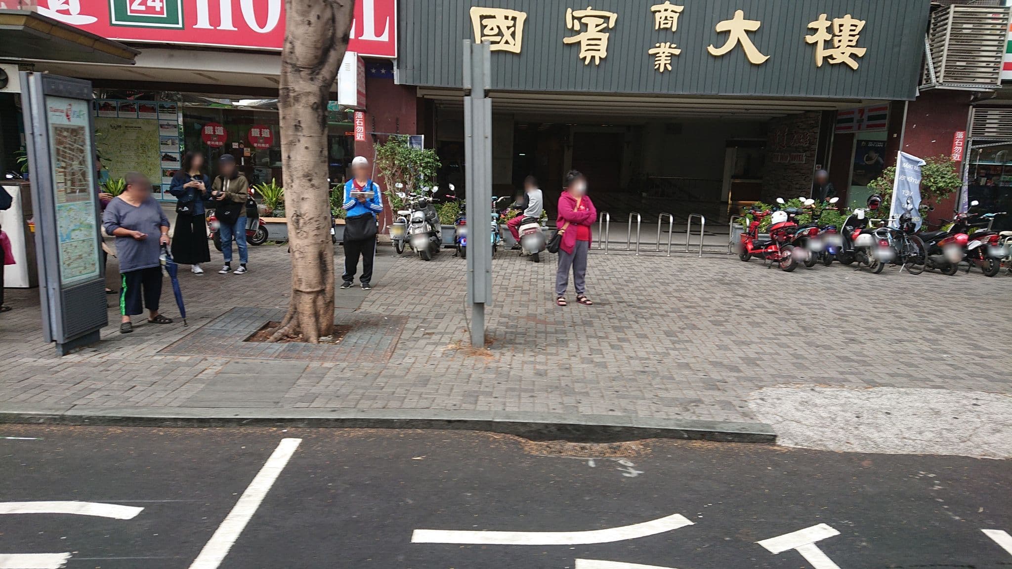 Street view near 高玉商務飯店, Tainan — © alllenwang (CC BY-SA · Mapillary)