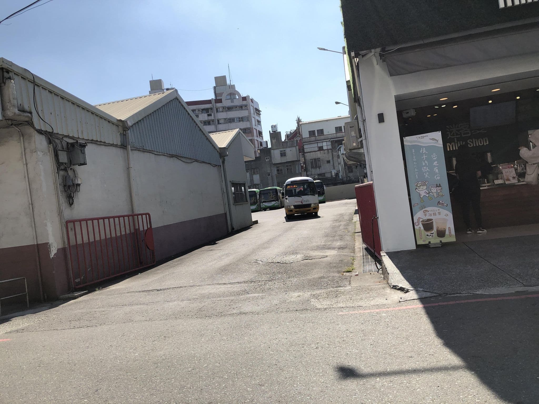 Street view near 梅園大旅社, Yongkang — © monica_migu (CC BY-SA · Mapillary)