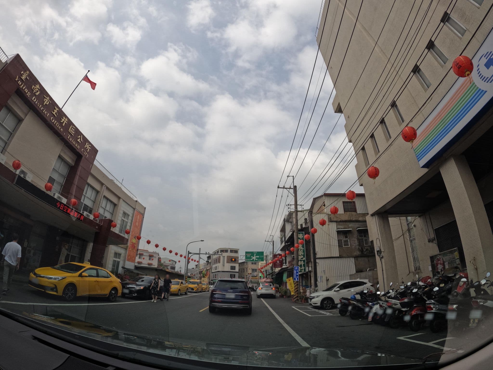Street view near 秀山園, Yujing — © littlebtc (CC BY-SA · Mapillary)