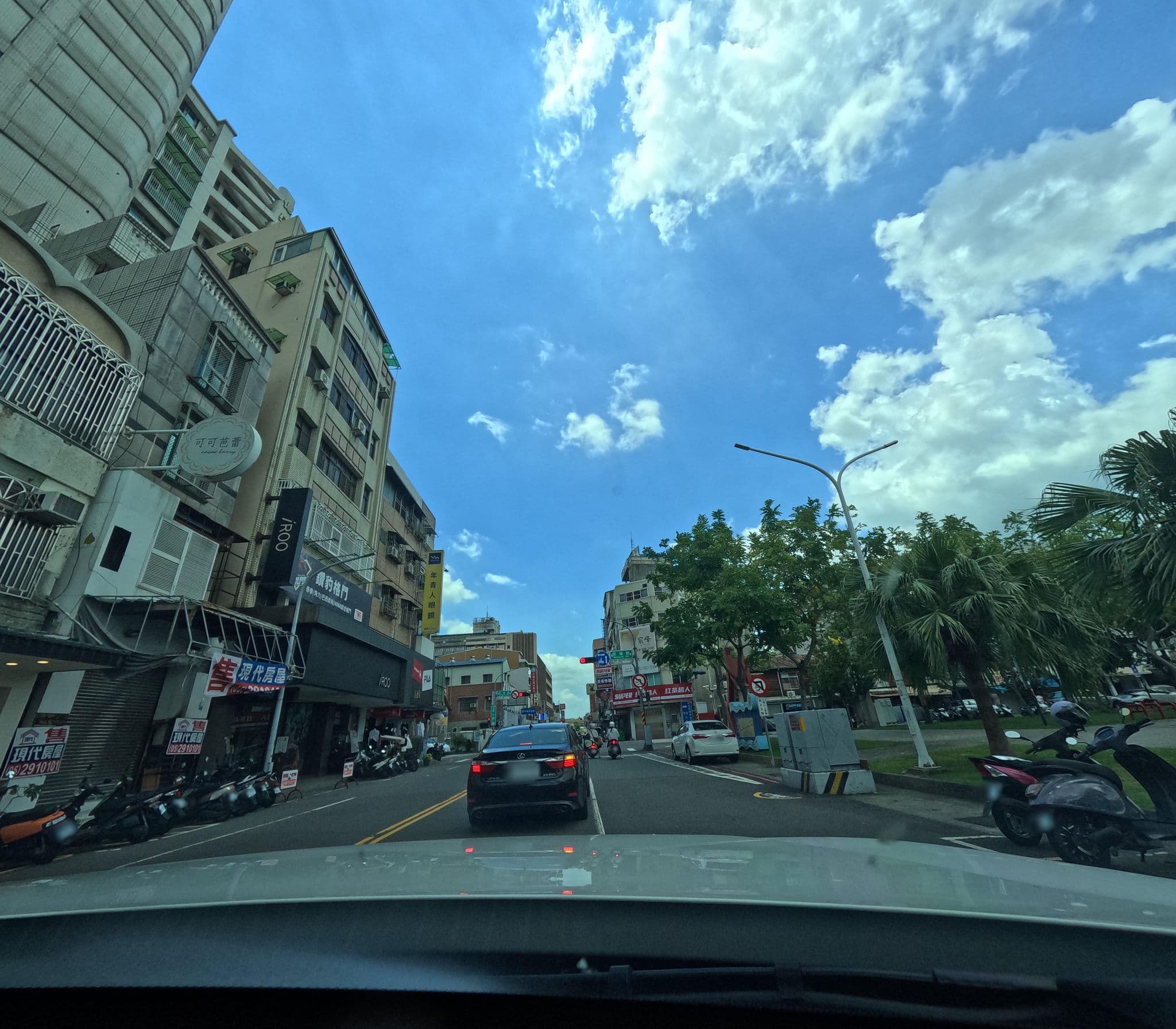 Street view near KC Hostel (Kite Hostel), Chiayi City — © alllenwang (CC BY-SA · Mapillary)