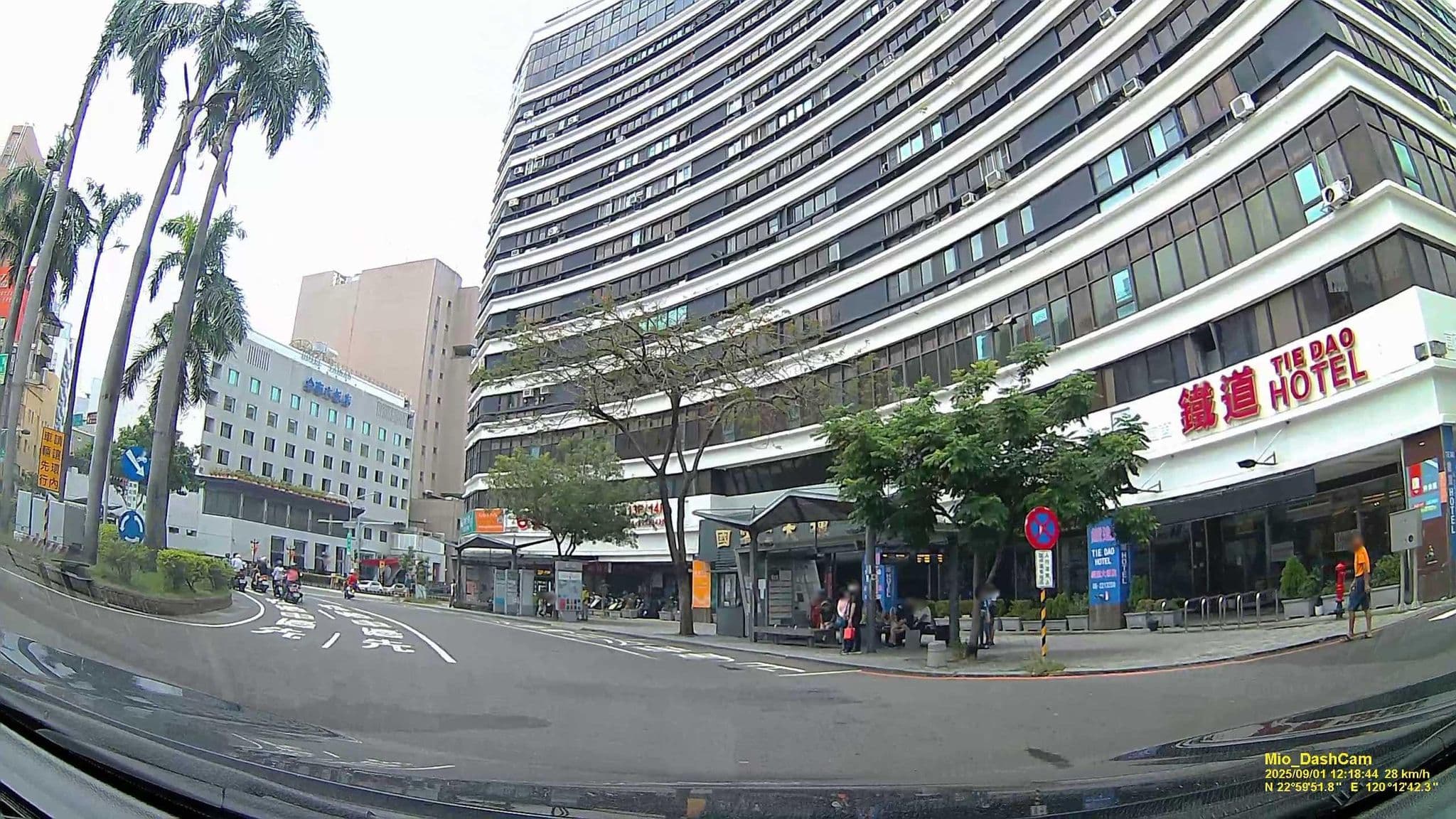 Street view near 鐵道大飯店 Tie Dao Hotel, Tainan — © hcyen (CC BY-SA · Mapillary)