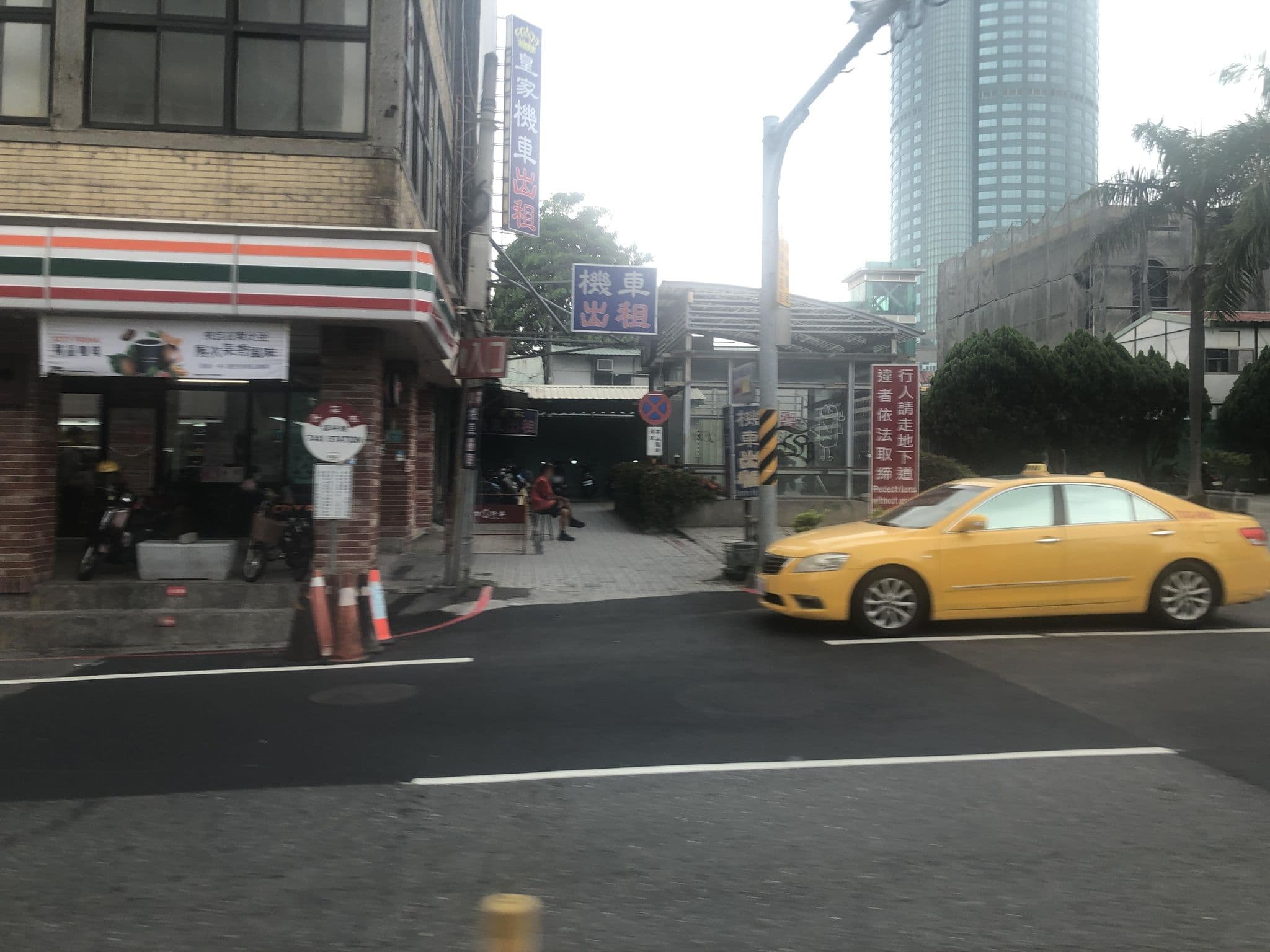 Street view near 上賓大旅社, Tainan — © monica_migu (CC BY-SA · Mapillary)