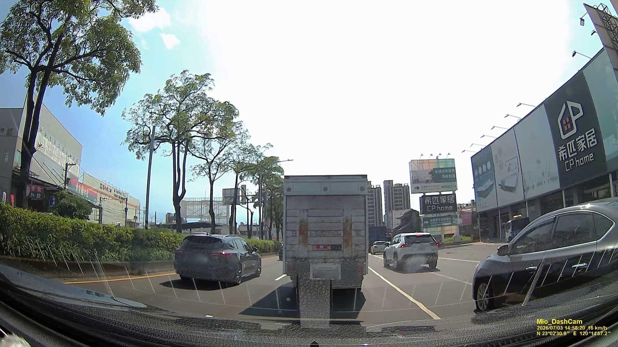 Street view near 億峰汽車旅館, Yongkang — © hcyen (CC BY-SA · Mapillary)