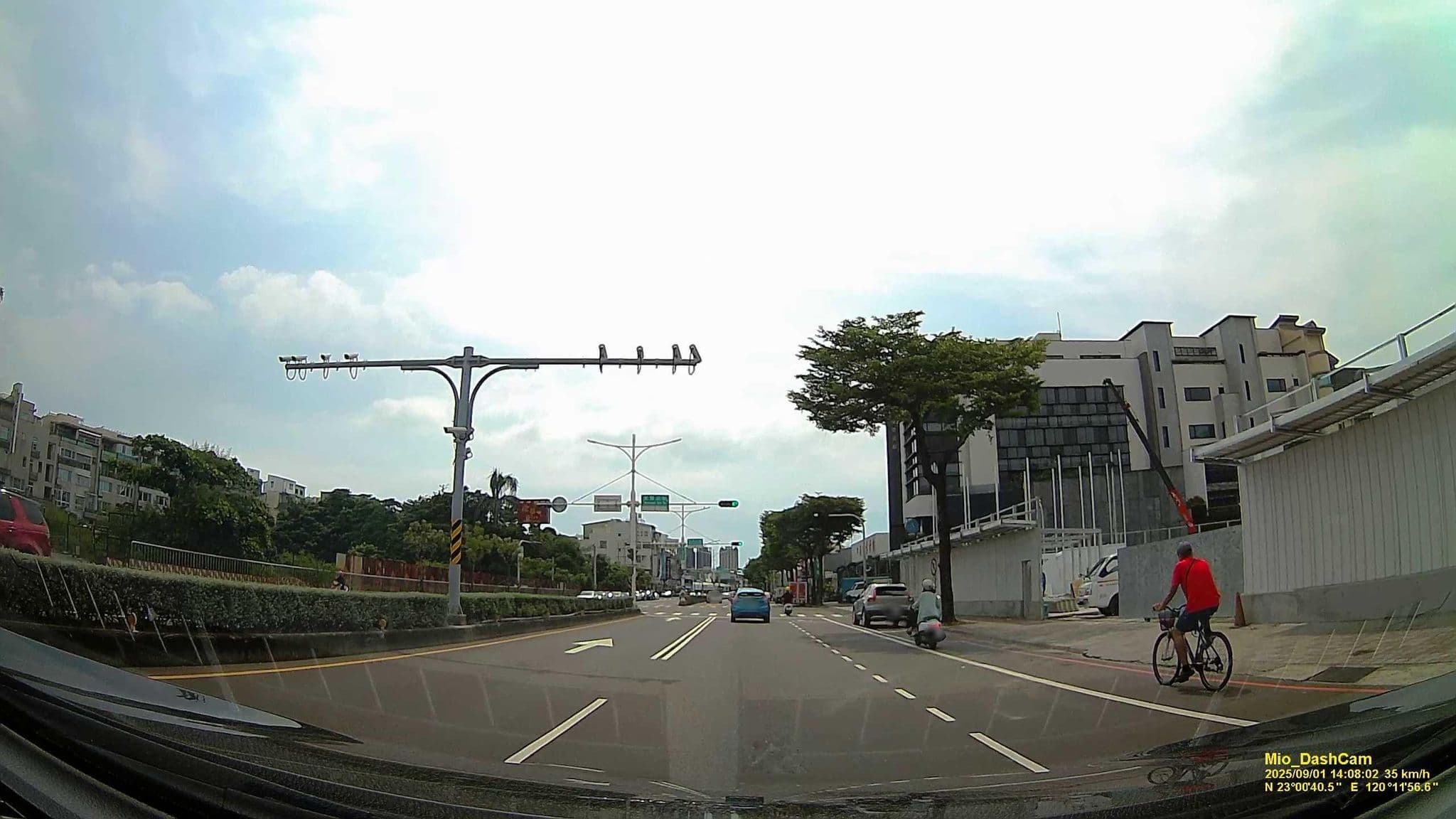 Street view near 激點情境旅館, Tainan — © hcyen (CC BY-SA · Mapillary)