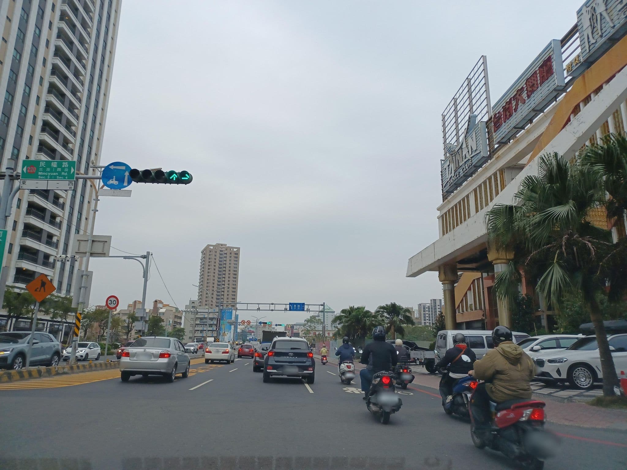 Street view near 允頌Motel, Tainan — © lisbethw1130 (CC BY-SA · Mapillary)