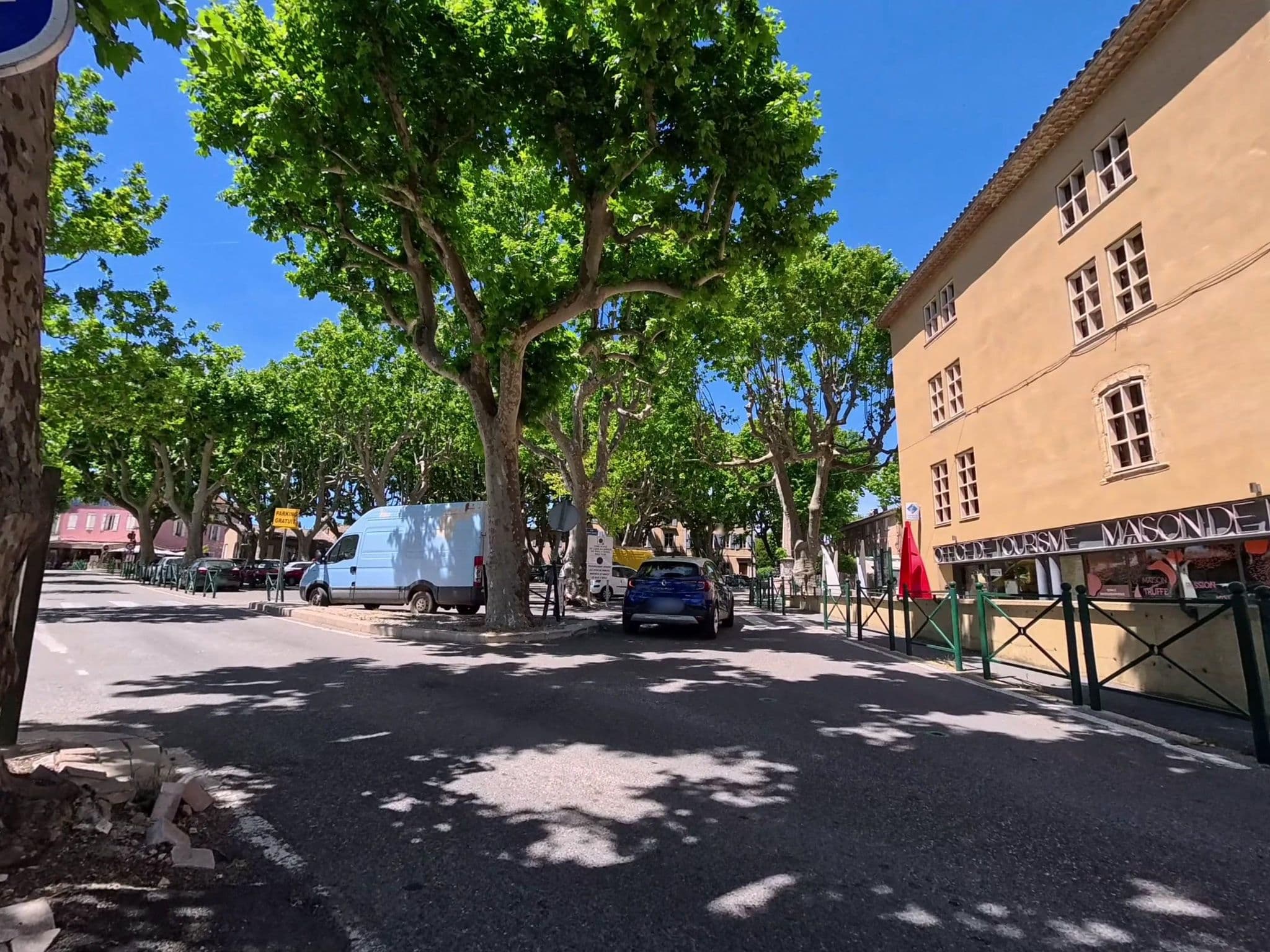 Street view near Le Provençal, Aups — © voyage-hors-saison (CC BY-SA · Mapillary)