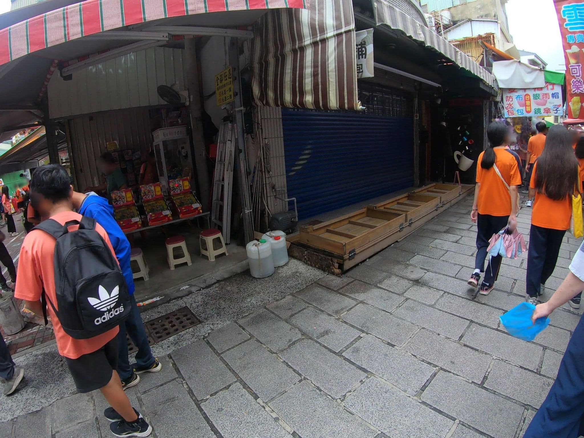 Street view near 來去安平住一晚, Tainan — © algirdasc (CC BY-SA · Mapillary)