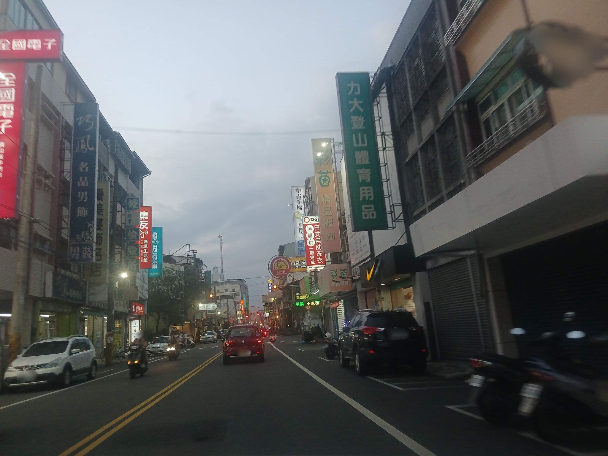Street view near 東山大旅社, Yujing — © Edison_Wen (CC BY-SA · Mapillary)