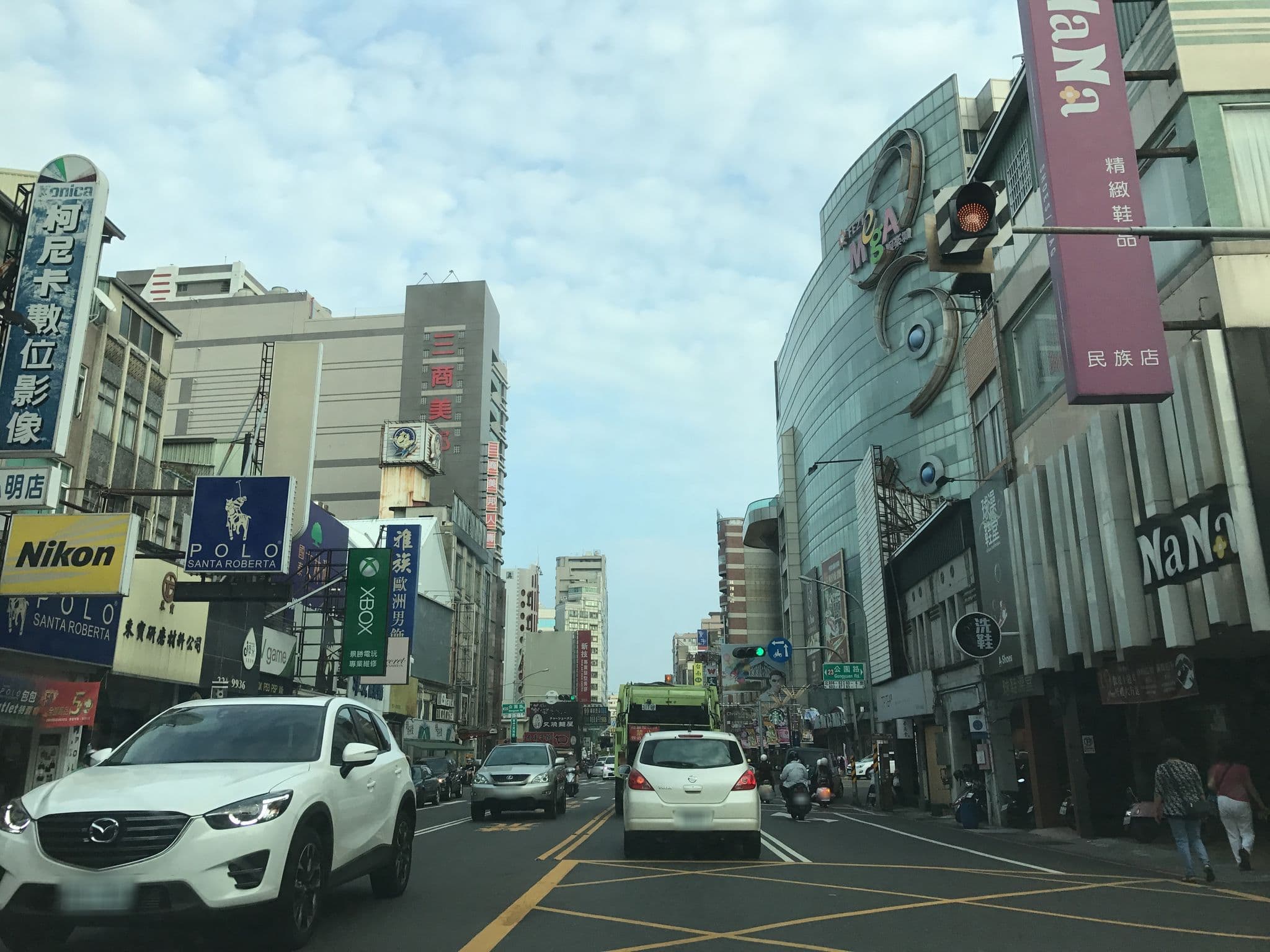 Street view near 榮興金鬱金香酒店 Golden Tulip RS Boutique Hotel, Tainan — © suyuya (CC BY-SA · Mapillary)