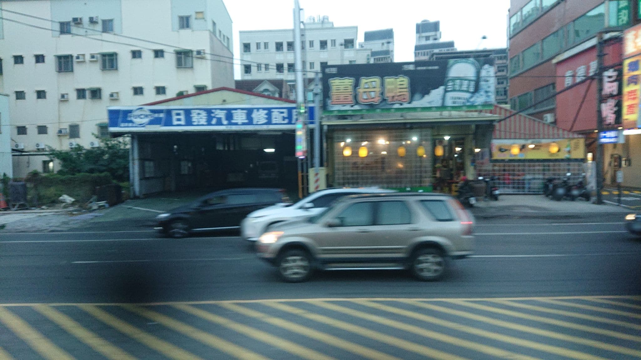 Street view near 劍橋大飯店, Yongkang — © alllenwang (CC BY-SA · Mapillary)