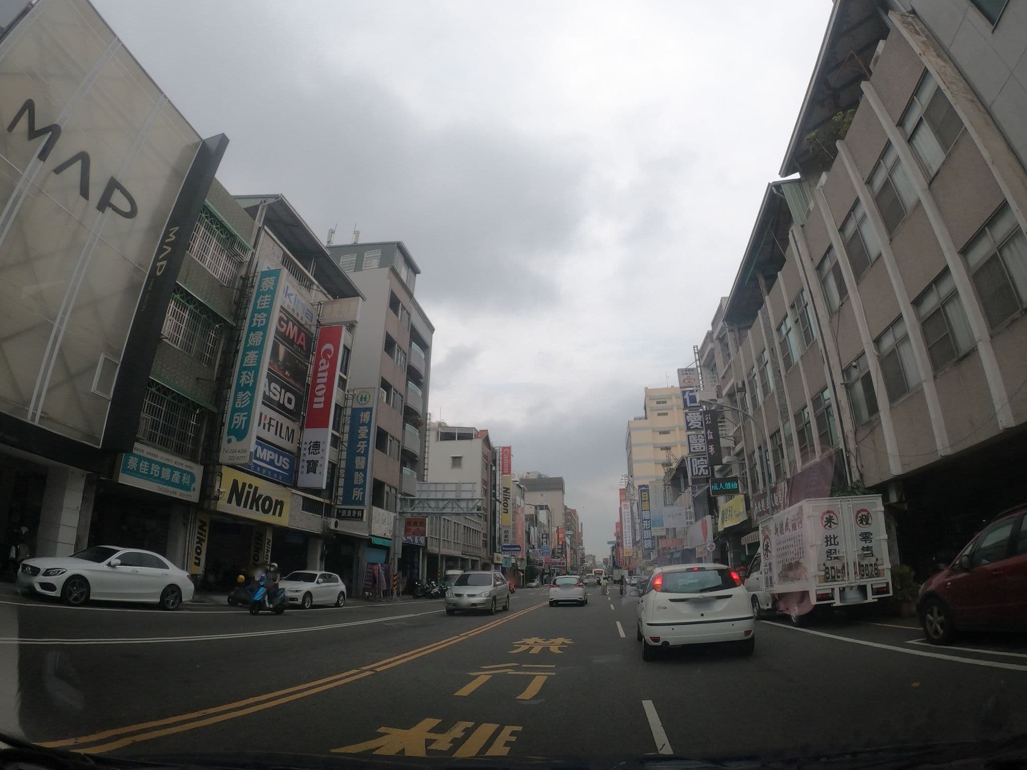 Street view near 台南夢想短租非民宿飯店, Tainan — © heretpe2019 (CC BY-SA · Mapillary)