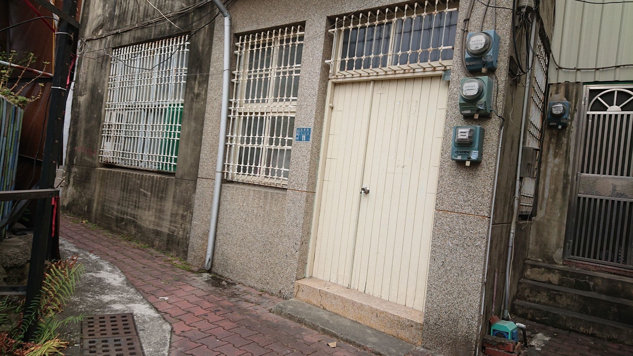 Street view near Darwin's Hostel, Tainan — © alllenwang (CC BY-SA · Mapillary)