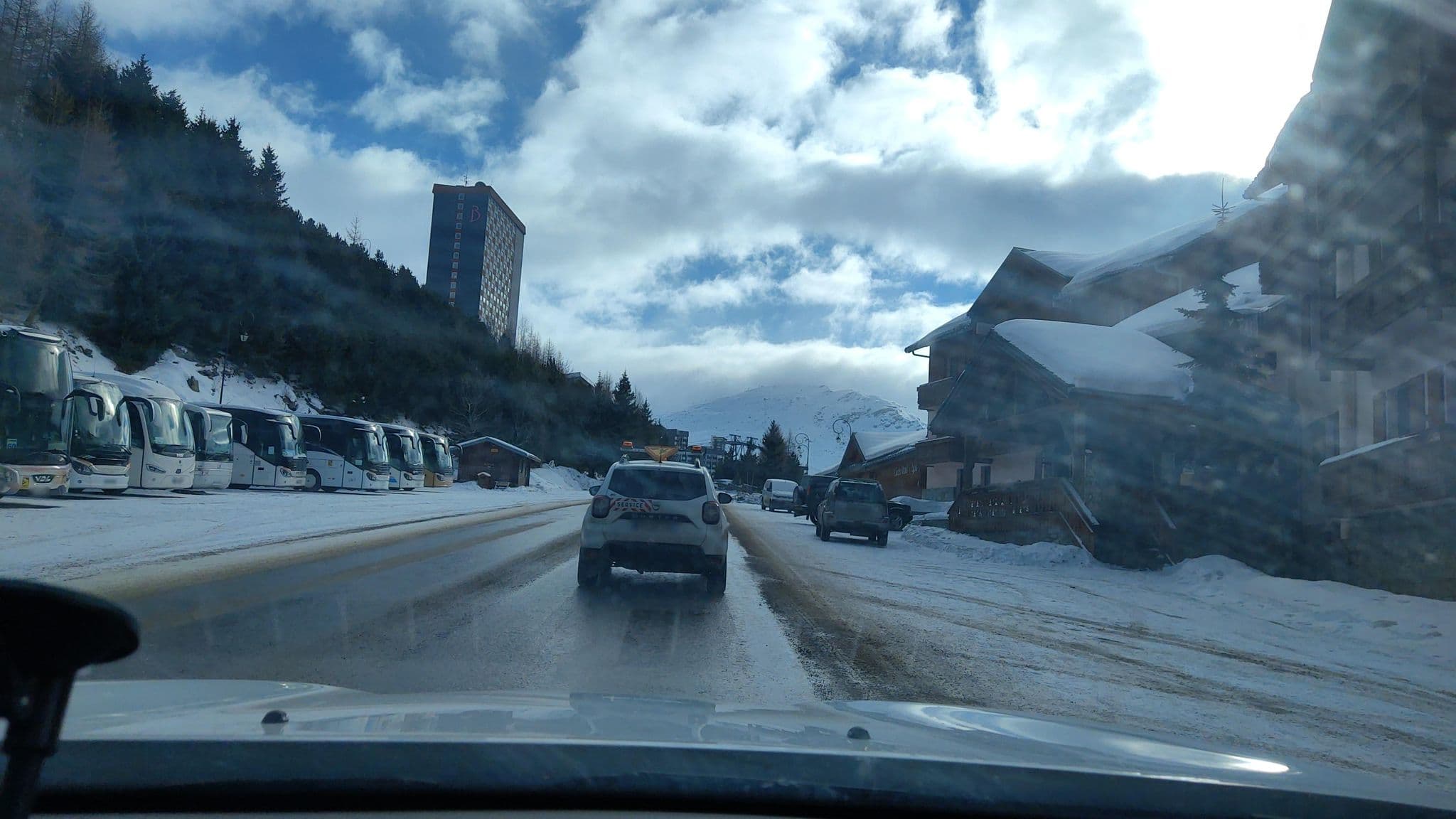 Street view near Le Menuire, Val Thorens
