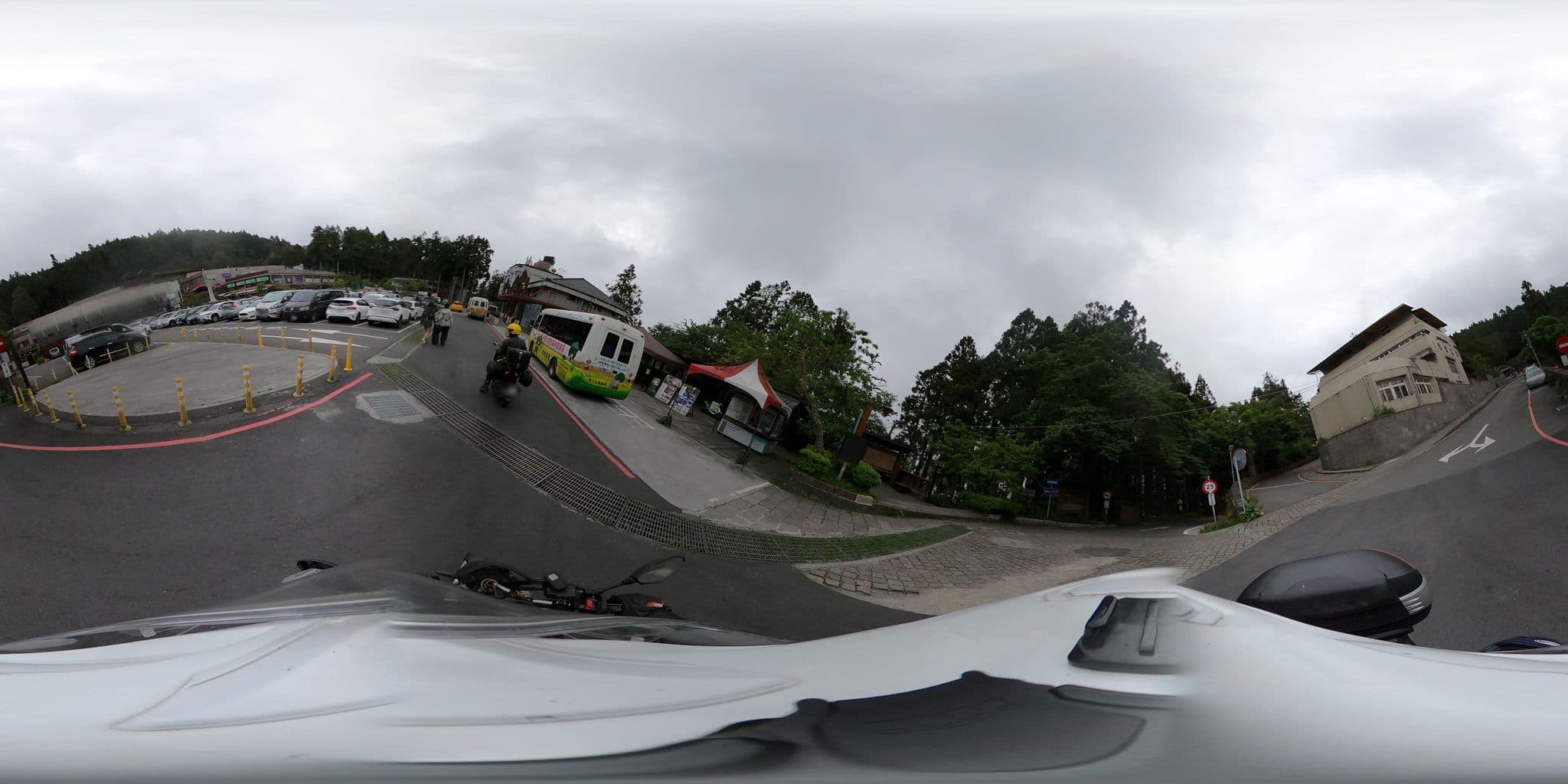 Street view near Gau Shin Shan Hotel, Lugu — © komali2 (CC BY-SA · Mapillary)