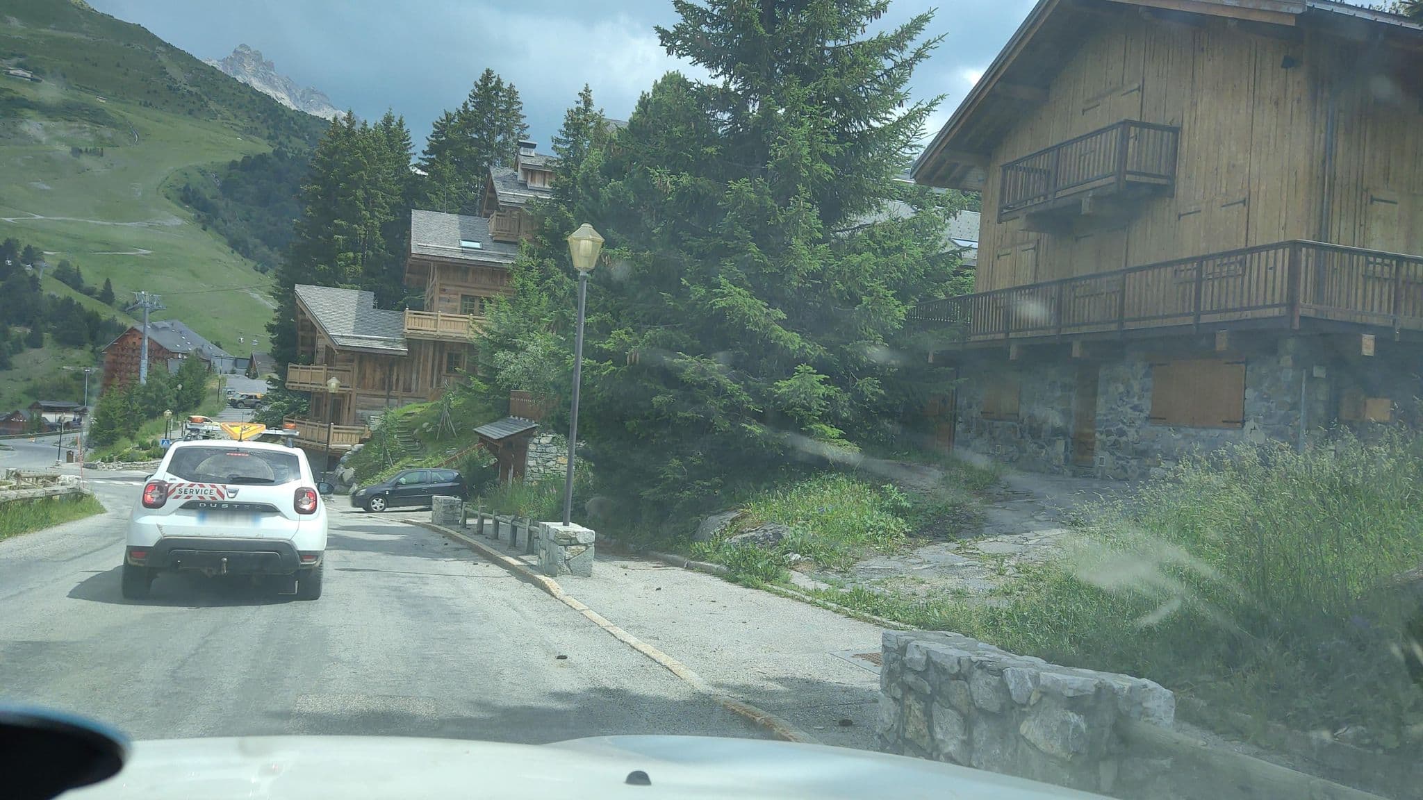 Street view near Le Cassiopée, Méribel — © MatthieuF4FNE (CC BY-SA · Mapillary)