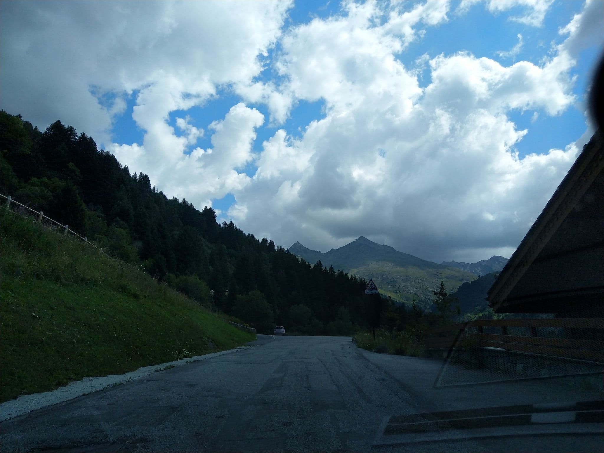 Street view near Le Cairn de Tuéda, Méribel — © luc13om (CC BY-SA · Mapillary)