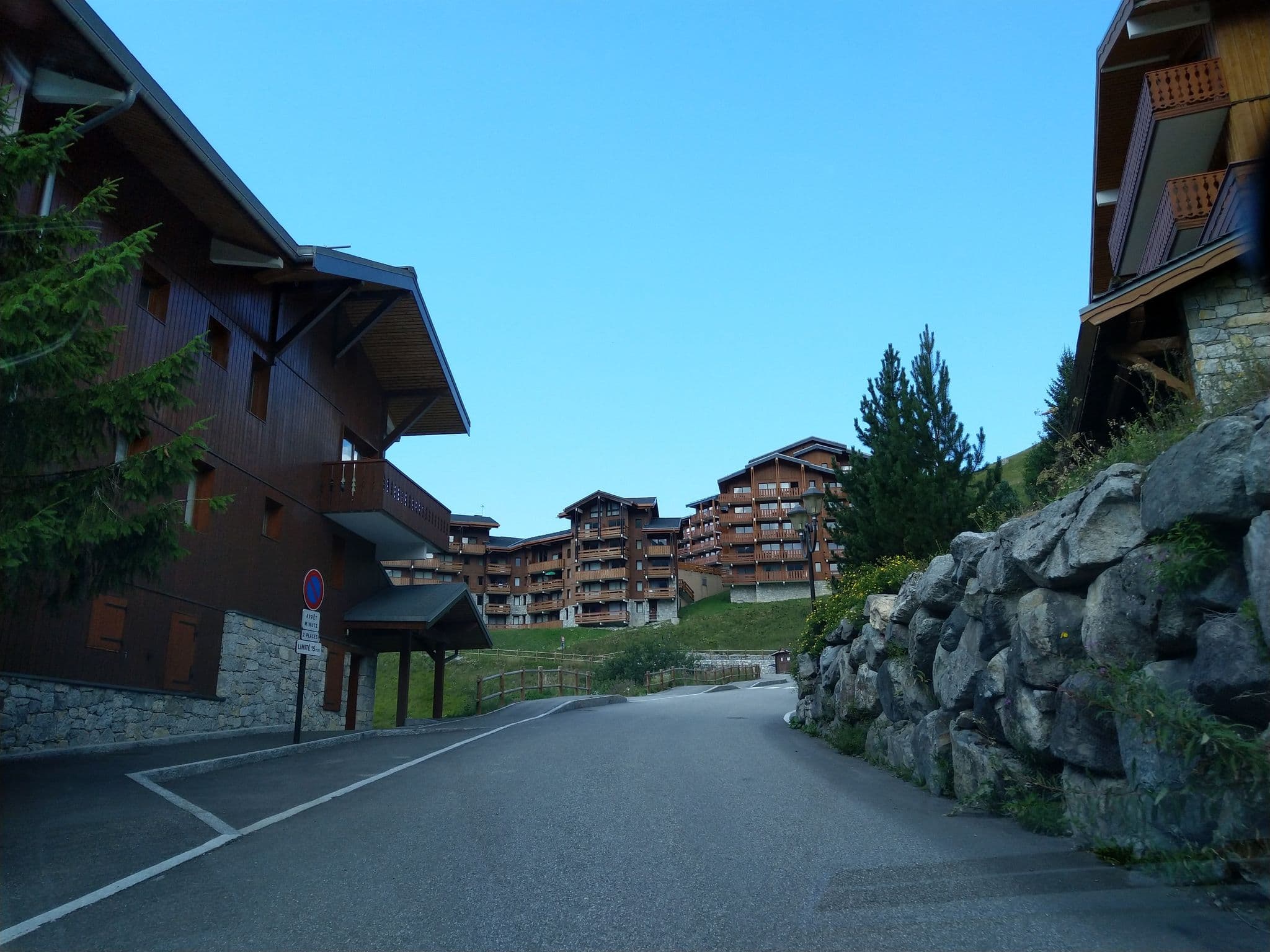 Street view near Lama, Méribel — © luc13om (CC BY-SA · Mapillary)