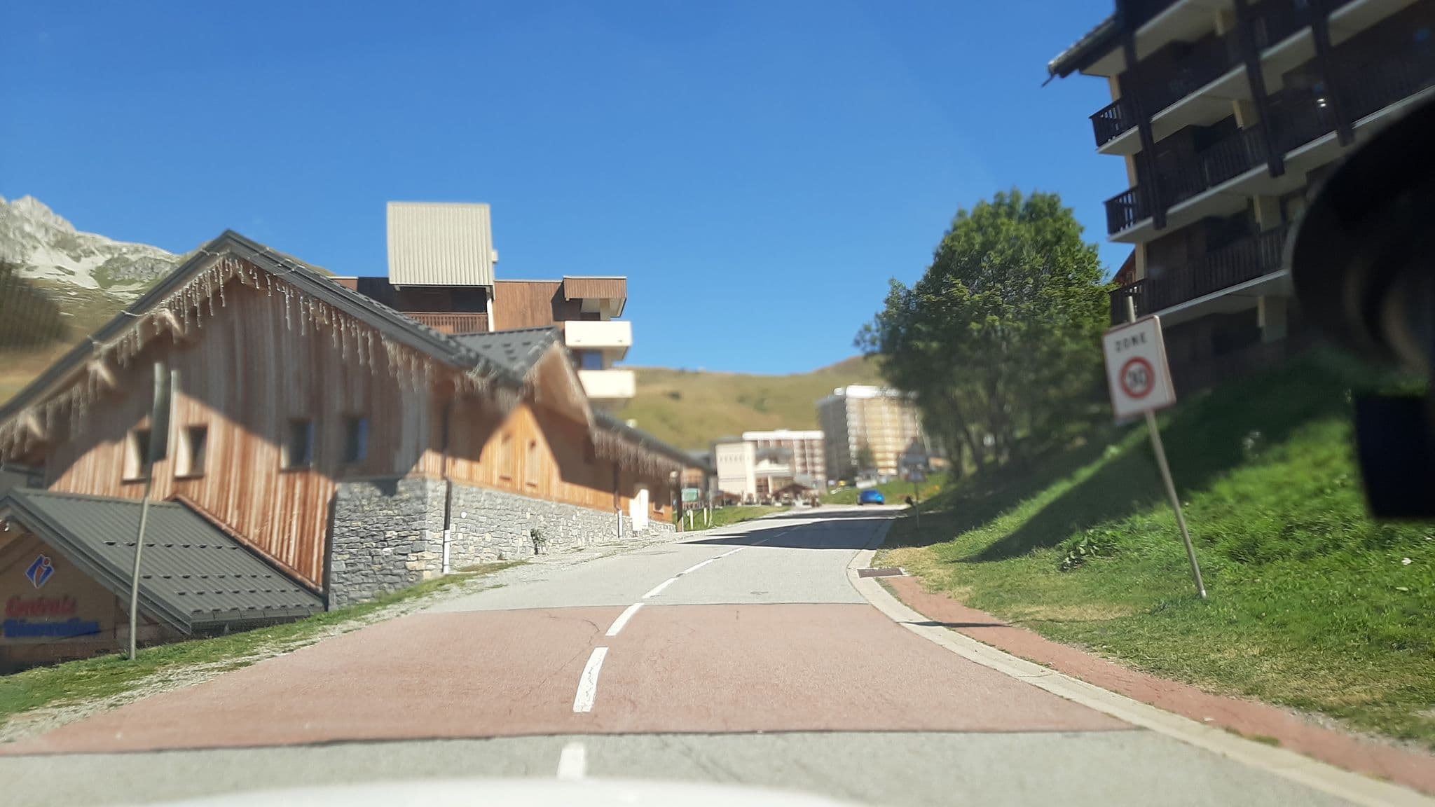 Street view near Le grand Domaine / Les Balcons de Longchamp, Saint-Rémy-de-Maurienne — © alexmodesto73 (CC BY-SA · Mapillary)