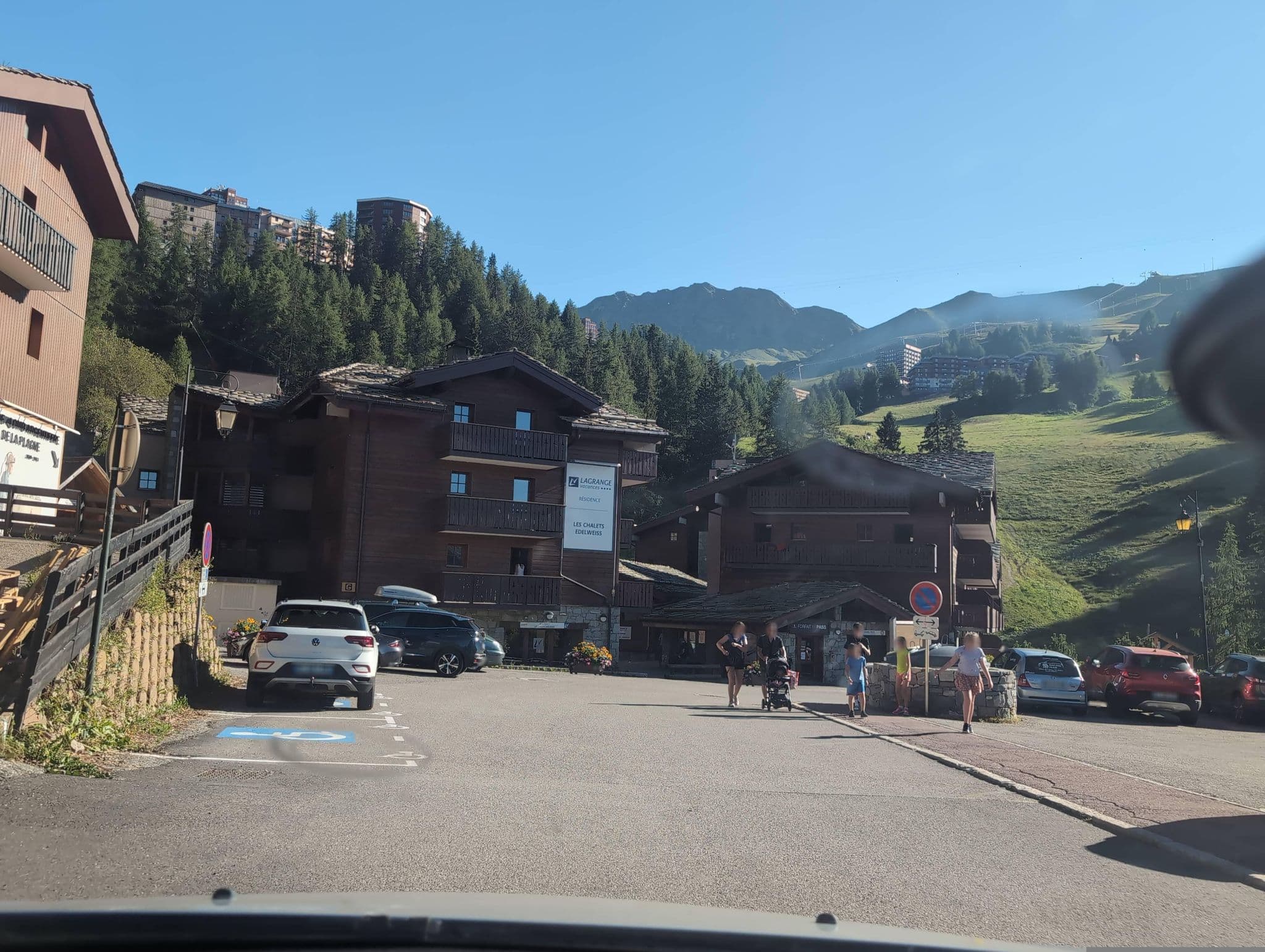 Street view near Le Rhododendrons, Belle-Plagne — © Wodner (CC BY-SA · Mapillary)