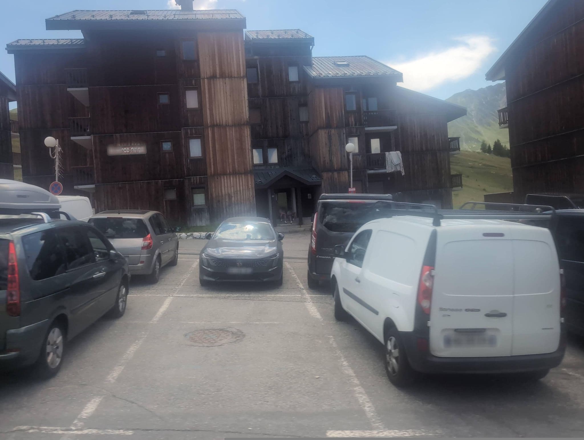 Street view near Le Perce-neige, Belle-Plagne — © Wodner (CC BY-SA · Mapillary)