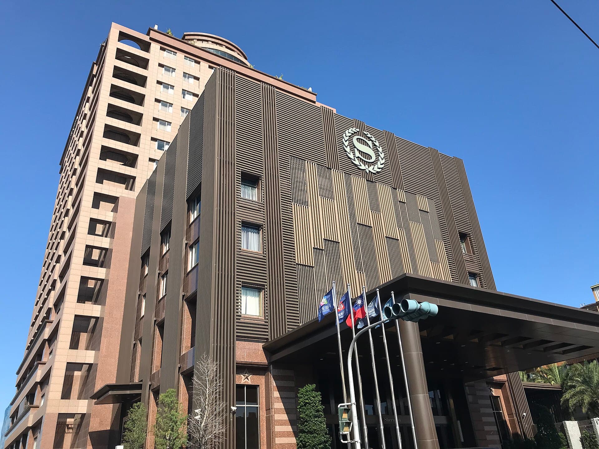 Sheraton Taitung Hotel (via Wikimedia Commons, CC BY-SA 4.0)