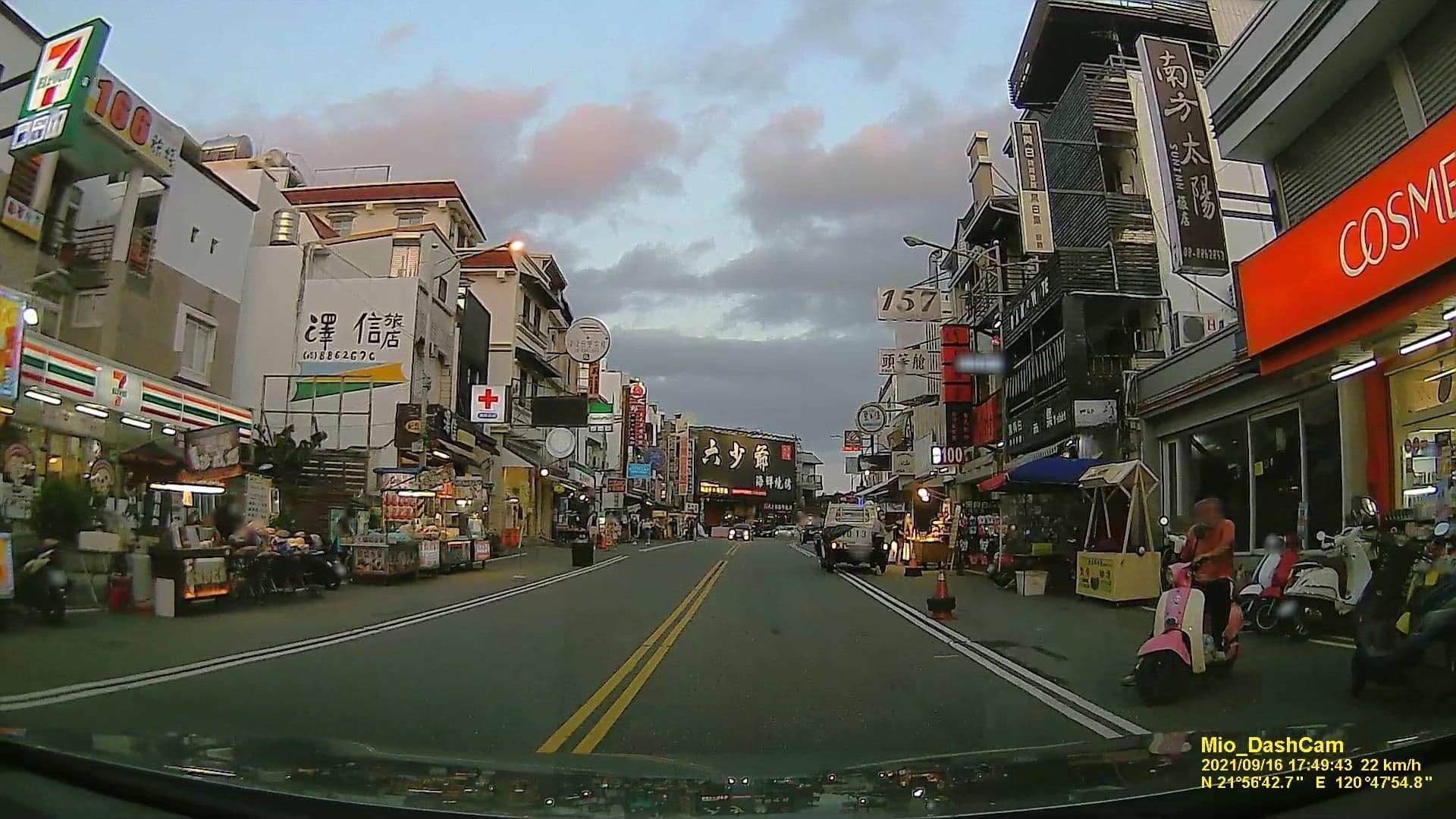 Street view near 美芳旅店 Meifon Hostel, Hengchun — © littlebtc (CC BY-SA · Mapillary)