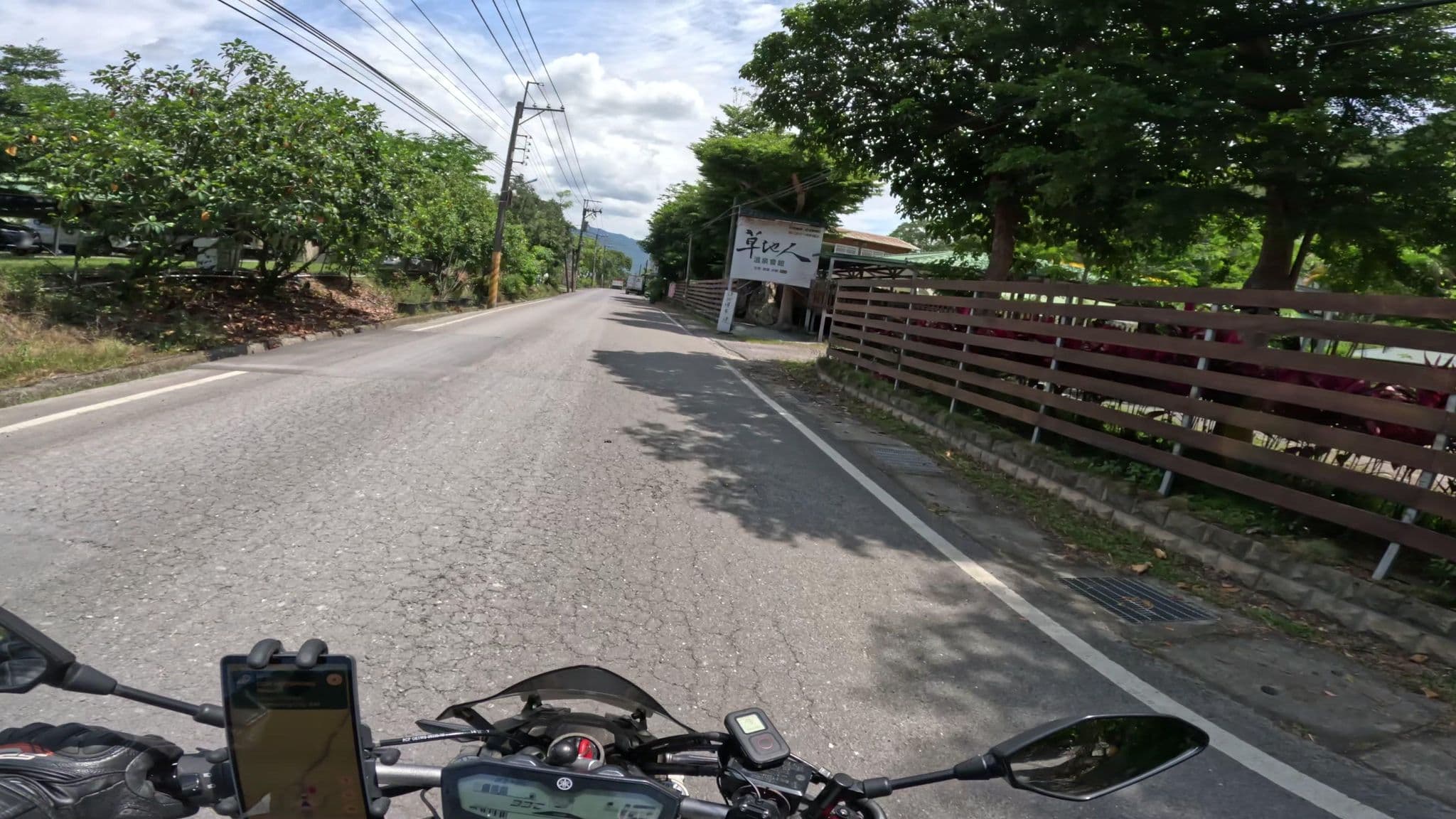 Street view near 草地人溫泉民宿, Yujing — © komali2 (CC BY-SA · Mapillary)
