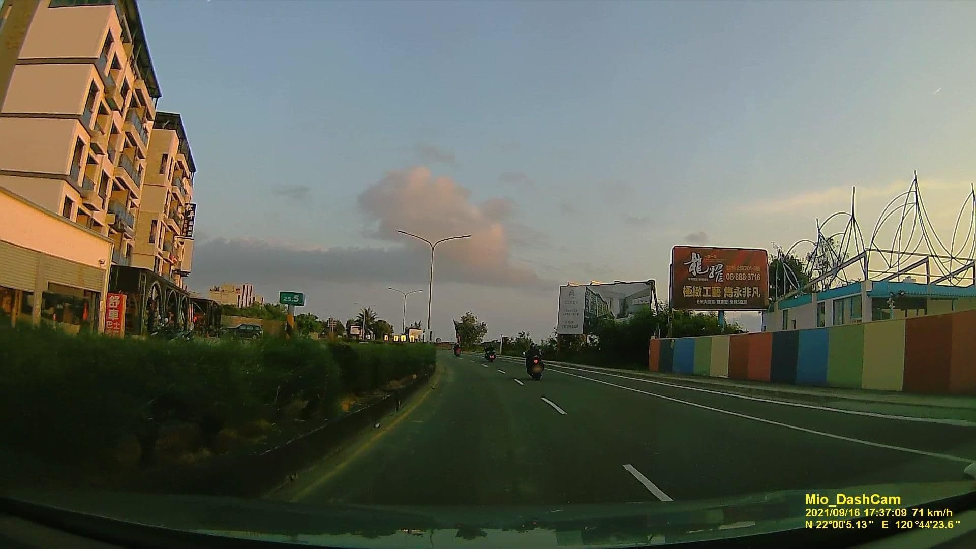 Street view near 艾蜜堡度假會館 Amibao Resort, Hengchun — © littlebtc (CC BY-SA · Mapillary)