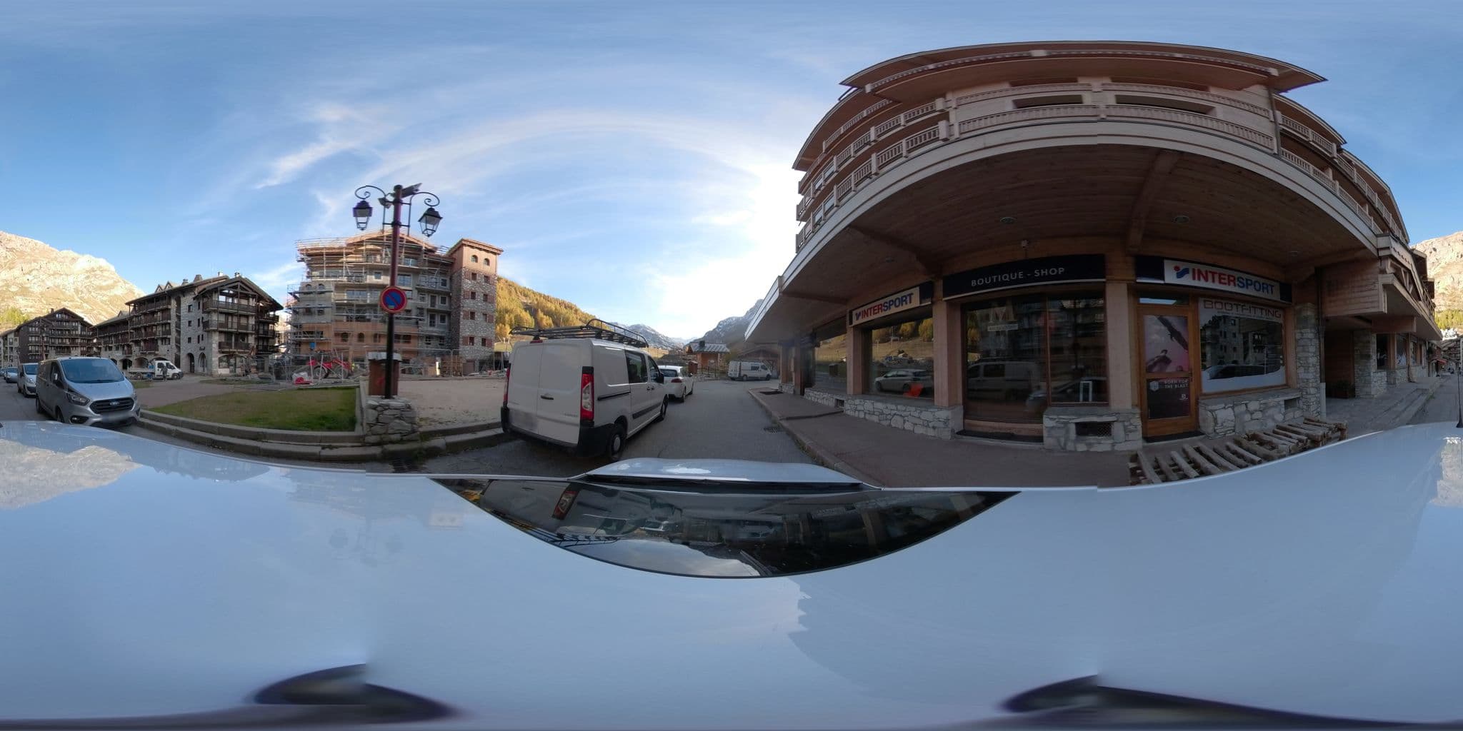 Street view near Le Yule, Val-d'Isère