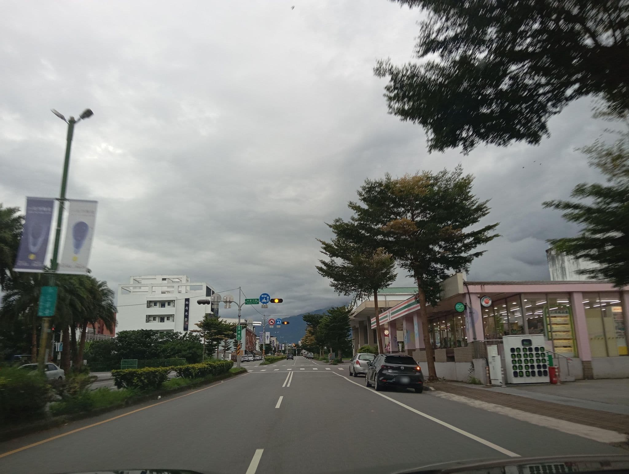 Street view near 大地飯店, Chishang — © hcyen (CC BY-SA · Mapillary)
