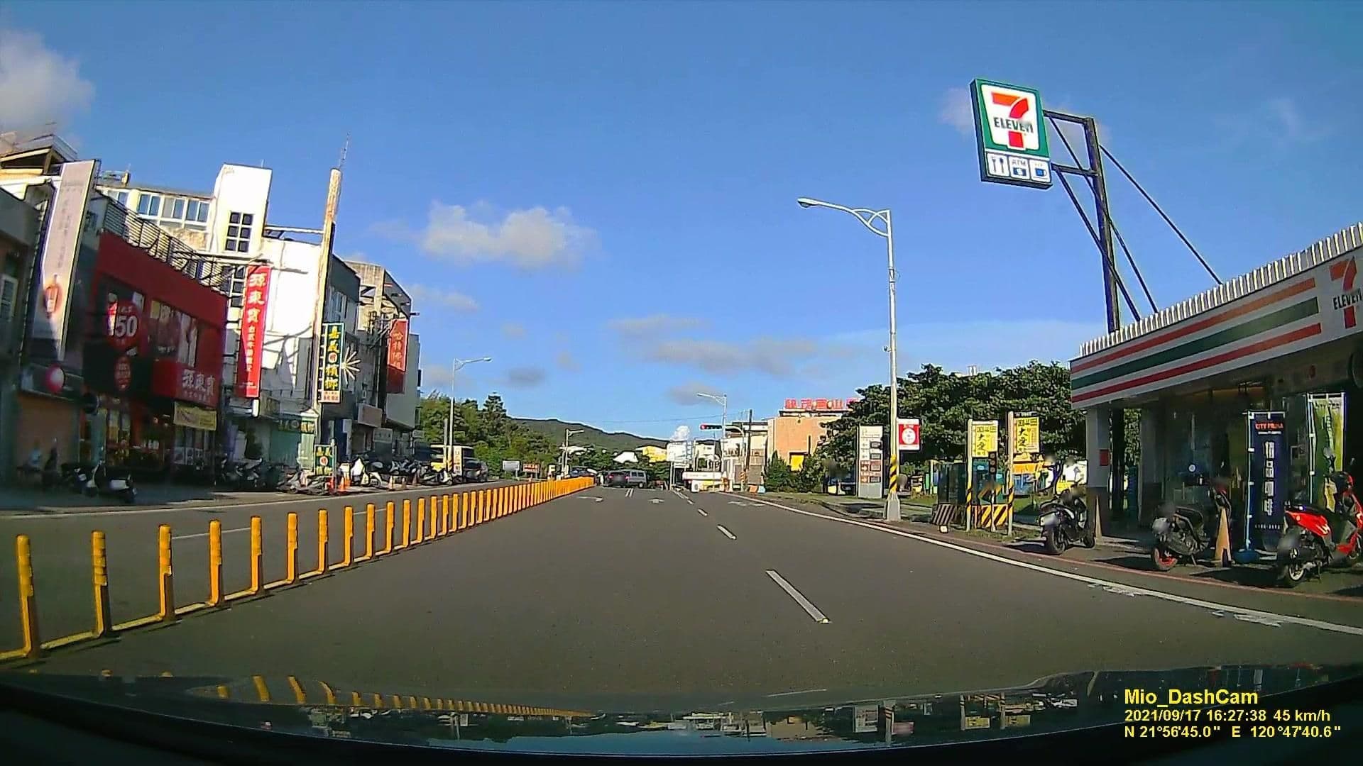 Street view near 金洋麗舍 Golden Ocean Azure Hotel, Hengchun — © littlebtc (CC BY-SA · Mapillary)
