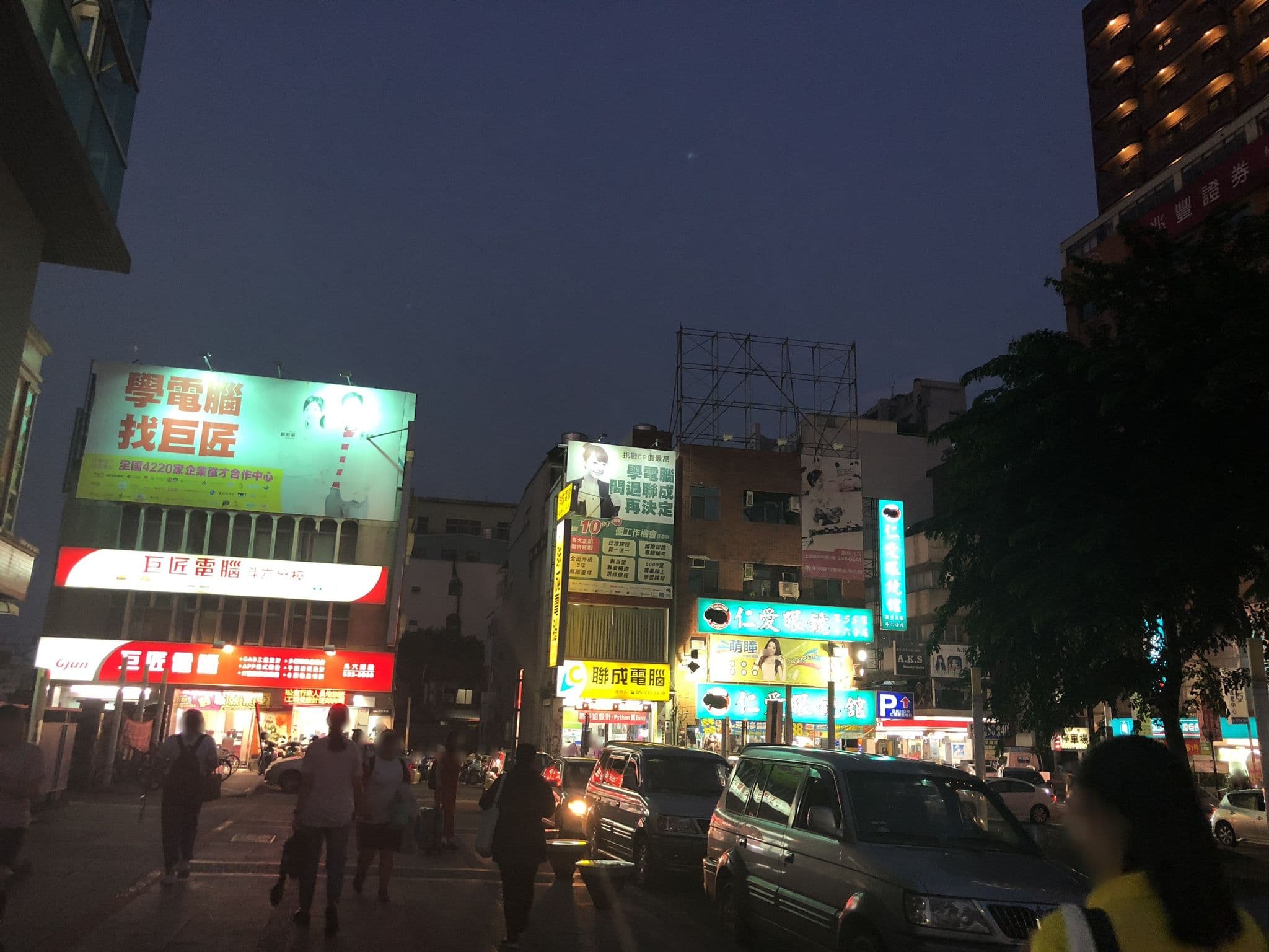 Street view near 華安大飯店, Douliu — © crjgg (CC BY-SA · Mapillary)