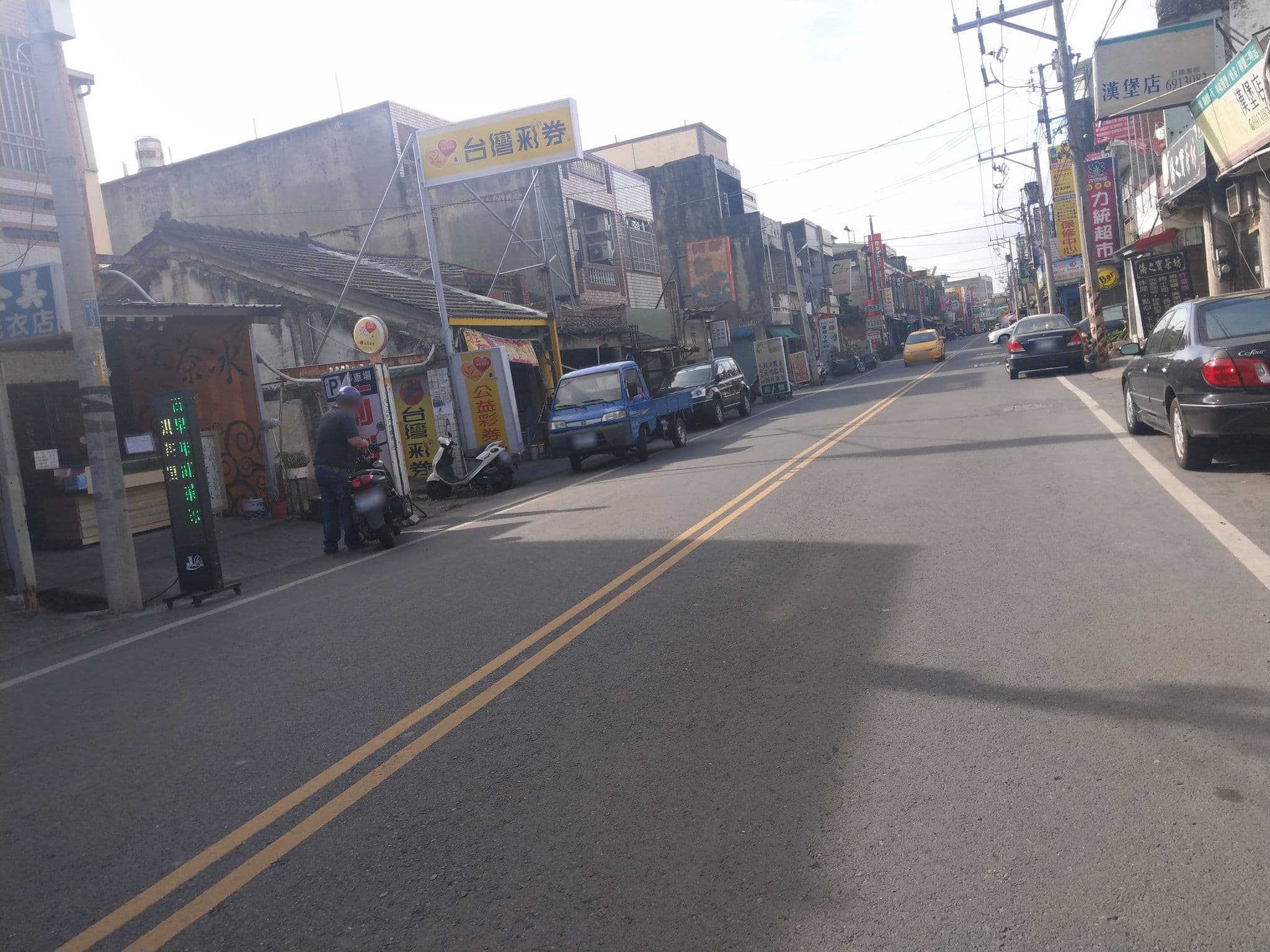 Street view near 良友旅社, Erlun — © silmonght (CC BY-SA · Mapillary)