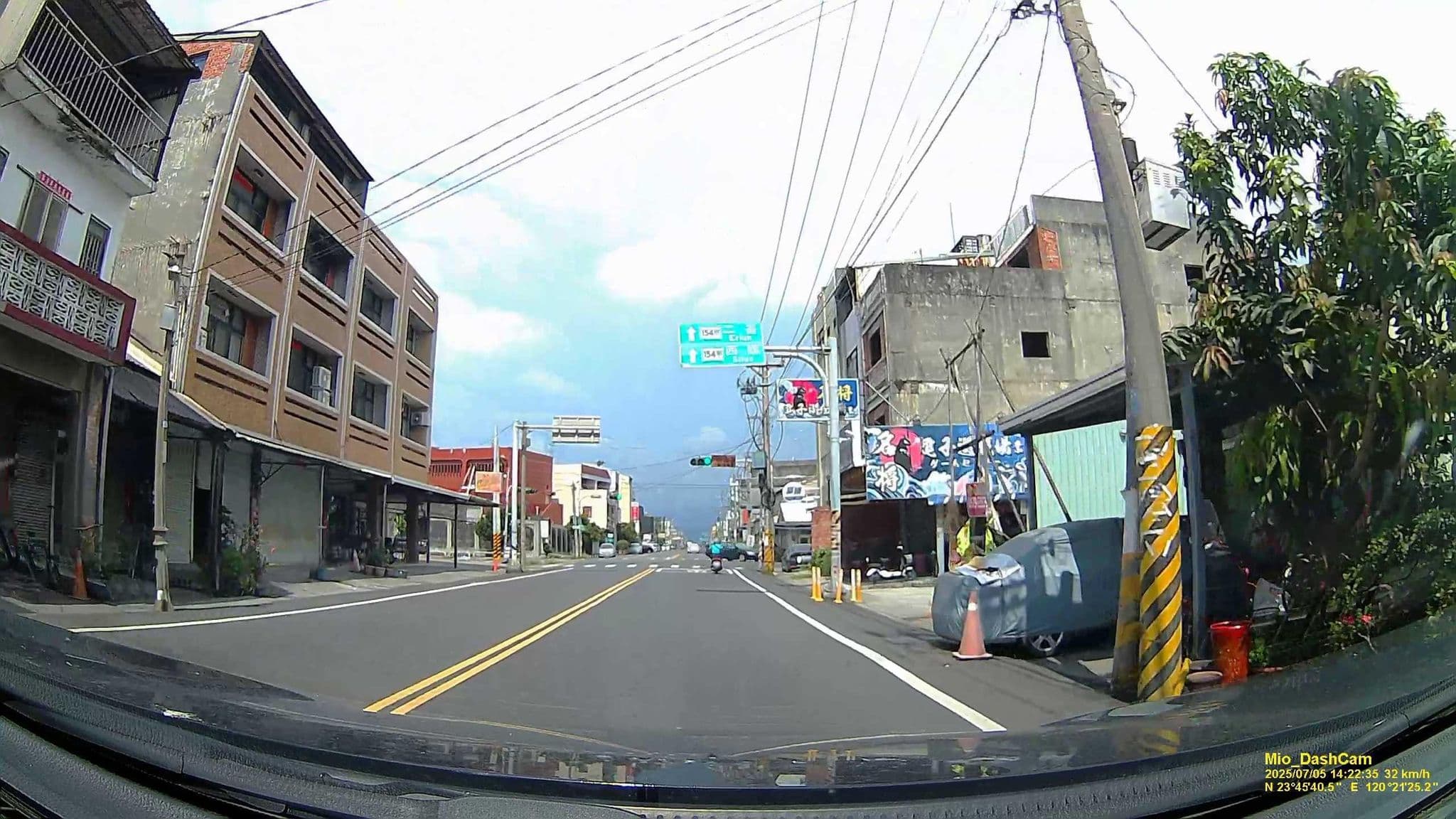 Street view near 富國旅社, Erlun — © hcyen (CC BY-SA · Mapillary)