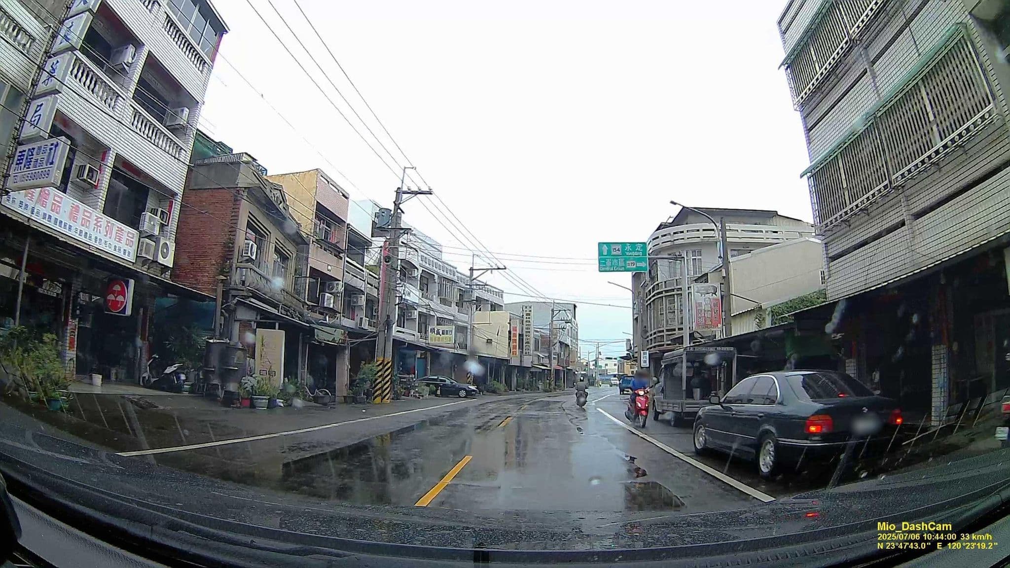 Street view near 大明旅社, Erlun — © hcyen (CC BY-SA · Mapillary)