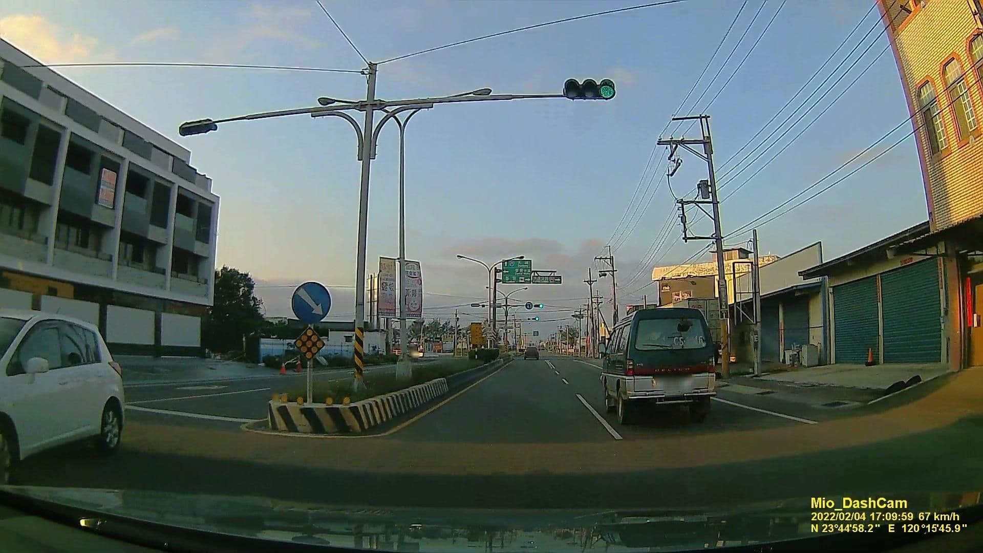 Street view near 西濱汽車旅館, Erlun — © littlebtc (CC BY-SA · Mapillary)