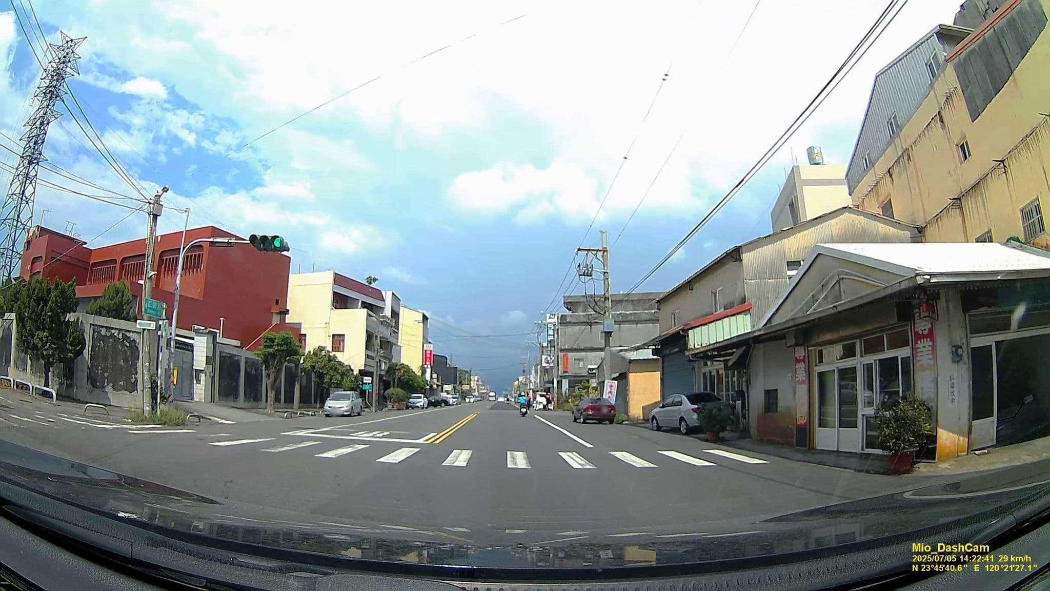Street view near 愛英大旅社, Erlun — © hcyen (CC BY-SA · Mapillary)