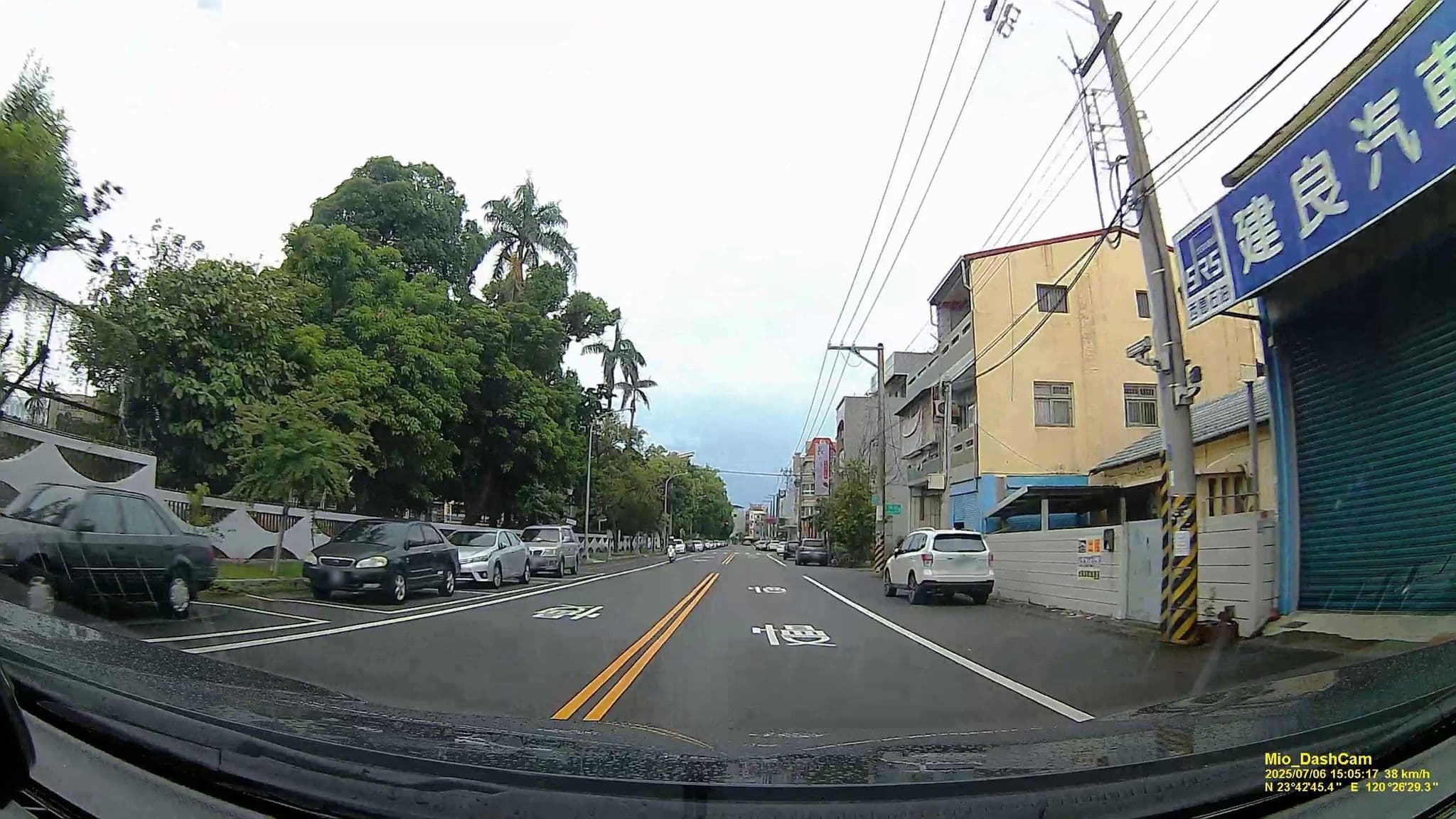Street view near 御花園汽車旅館, Erlun — © hcyen (CC BY-SA · Mapillary)